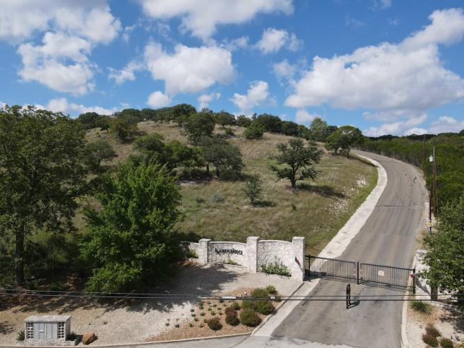 296 Kamira Dr N, Kerrville, TX 78028