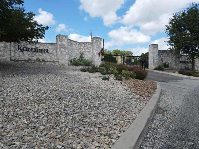 296 Kamira Dr N, Kerrville, TX 78028