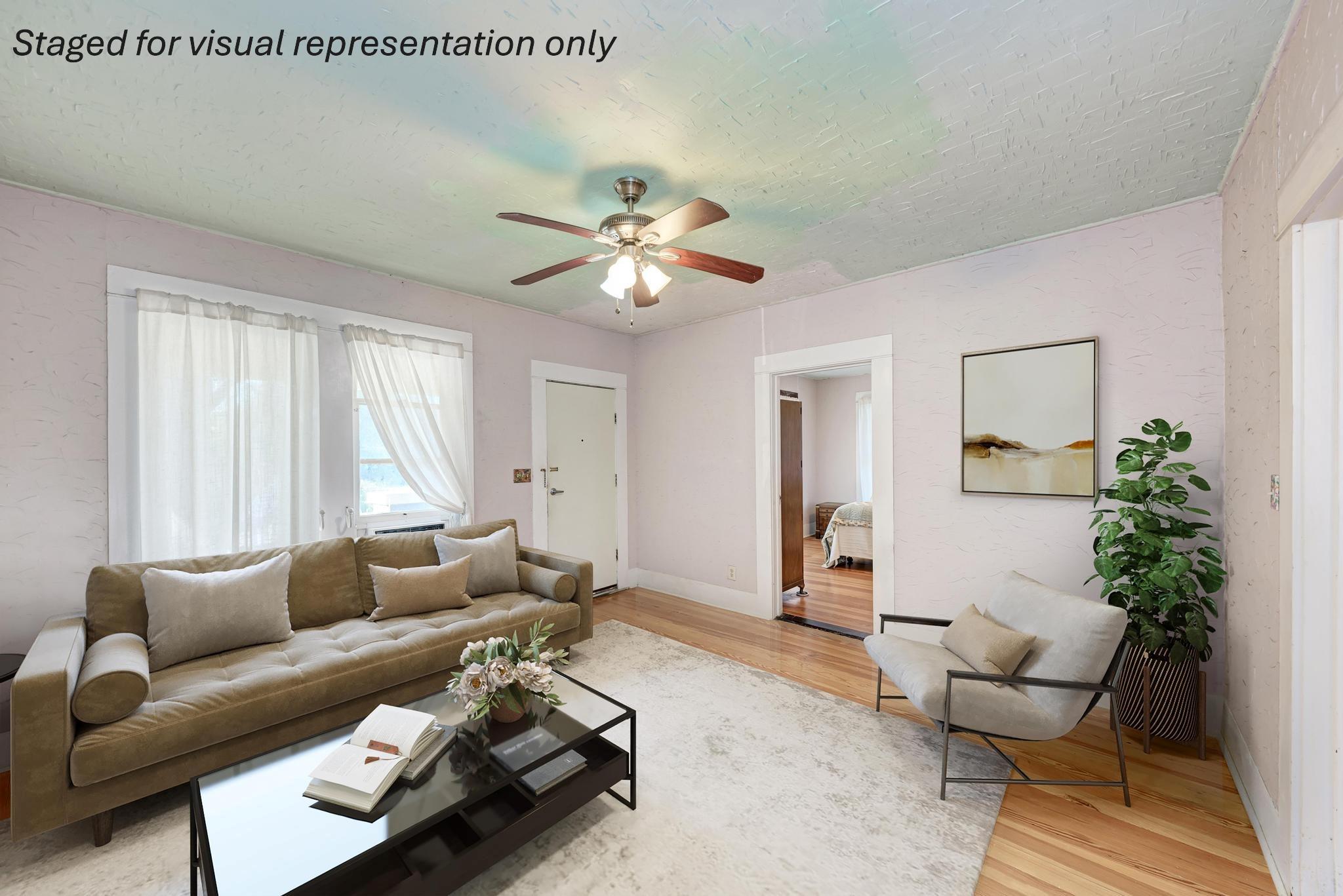 935 E Upper Line St, La Grange, TX 78945