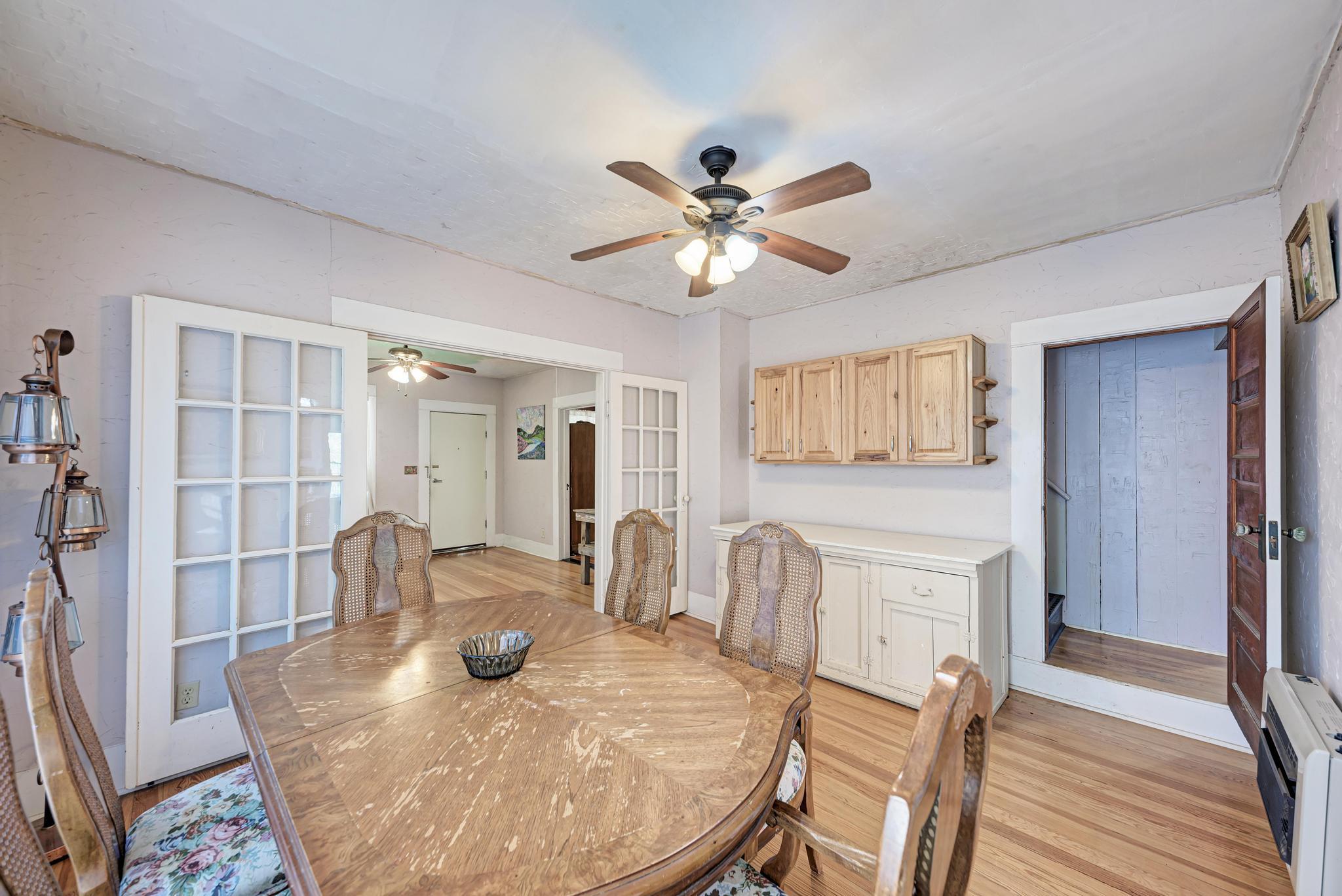 935 E Upper Line St, La Grange, TX 78945