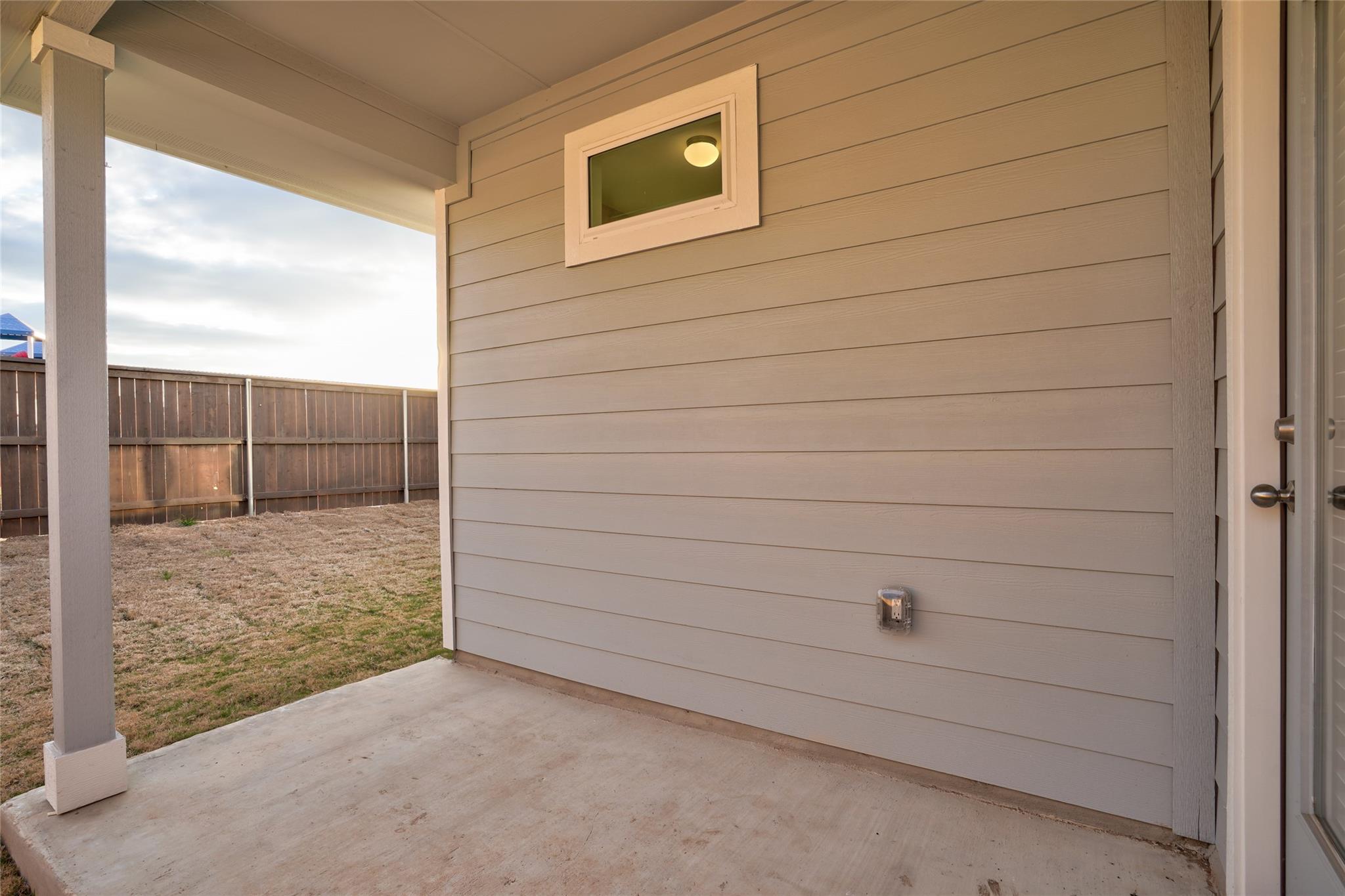 135 Living Reef Dr, Maxwell, TX 78656