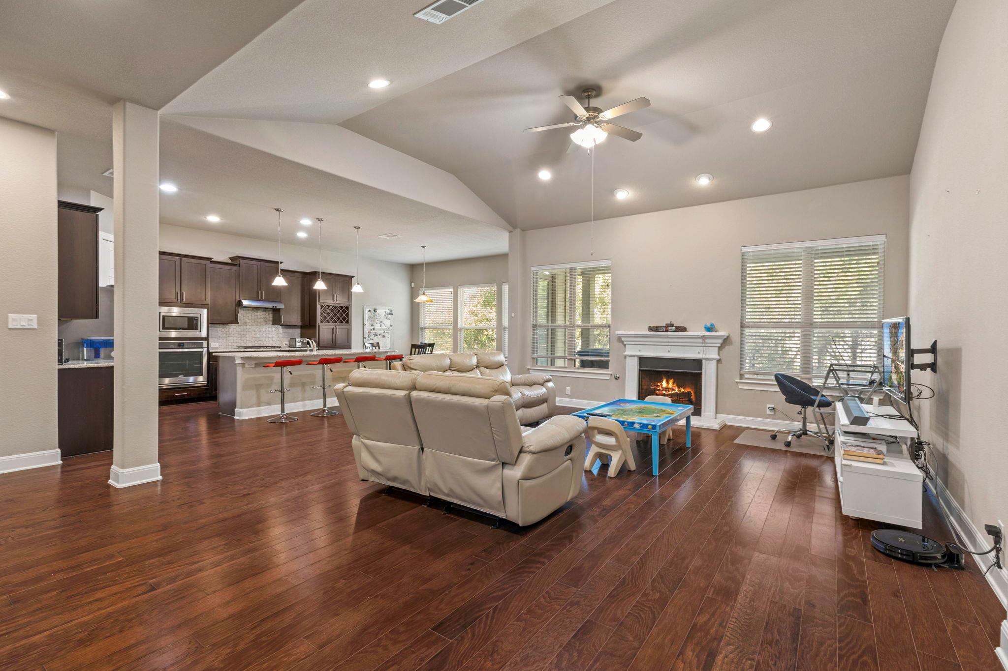 22409 Rock Wren Rd, Spicewood, TX 78669