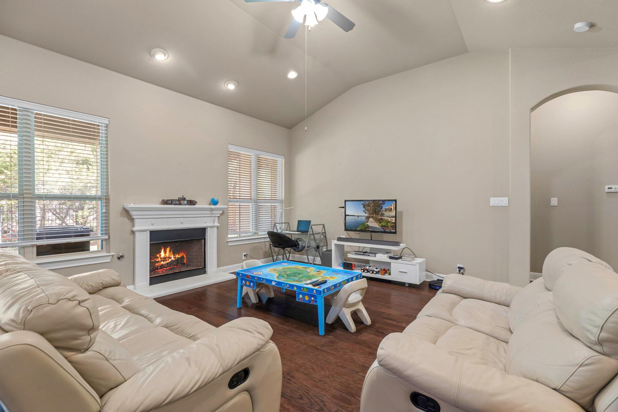 22409 Rock Wren Rd, Spicewood, TX 78669