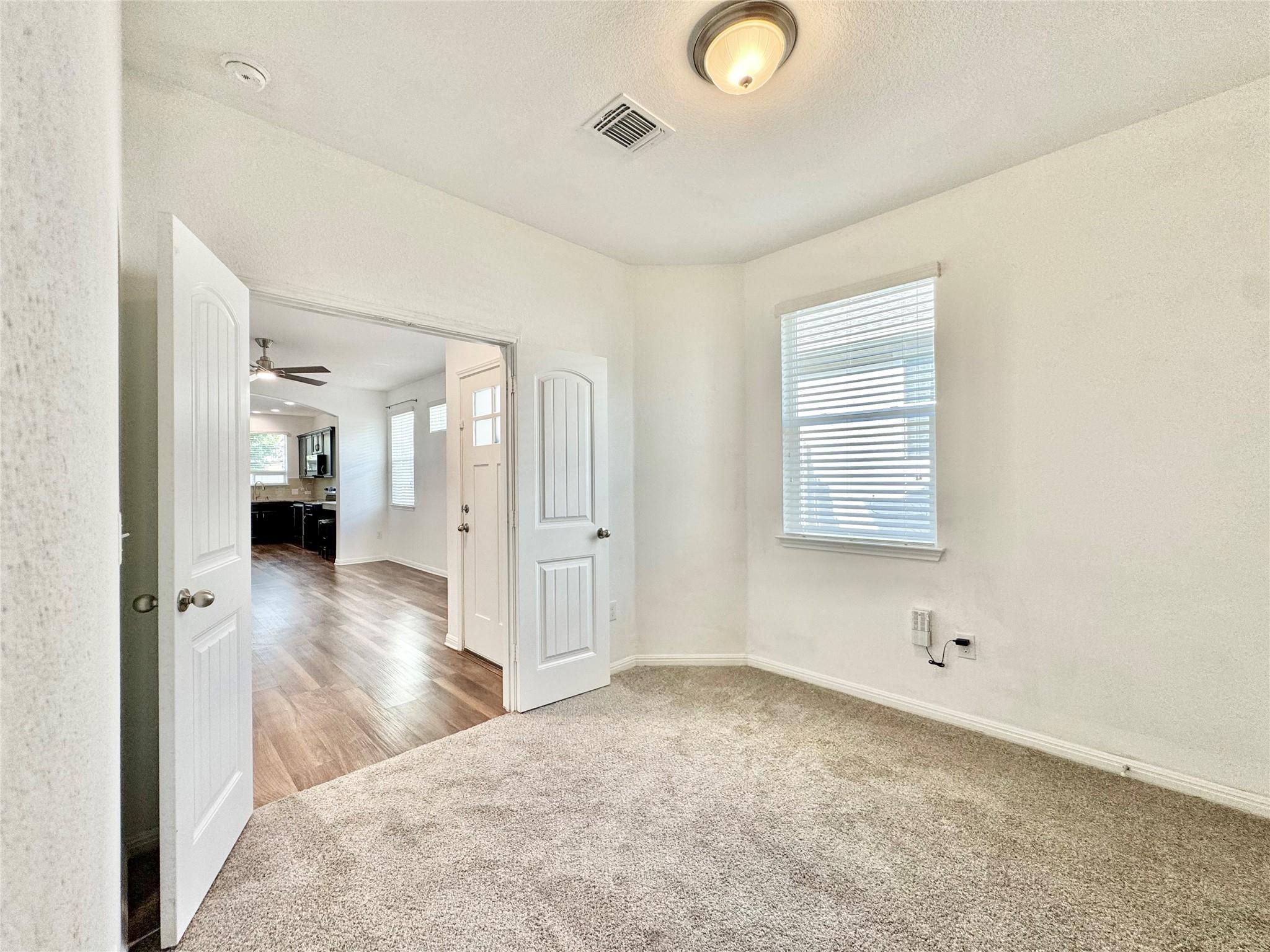 1701 Logan Dr # 19, Round Rock, TX 78664