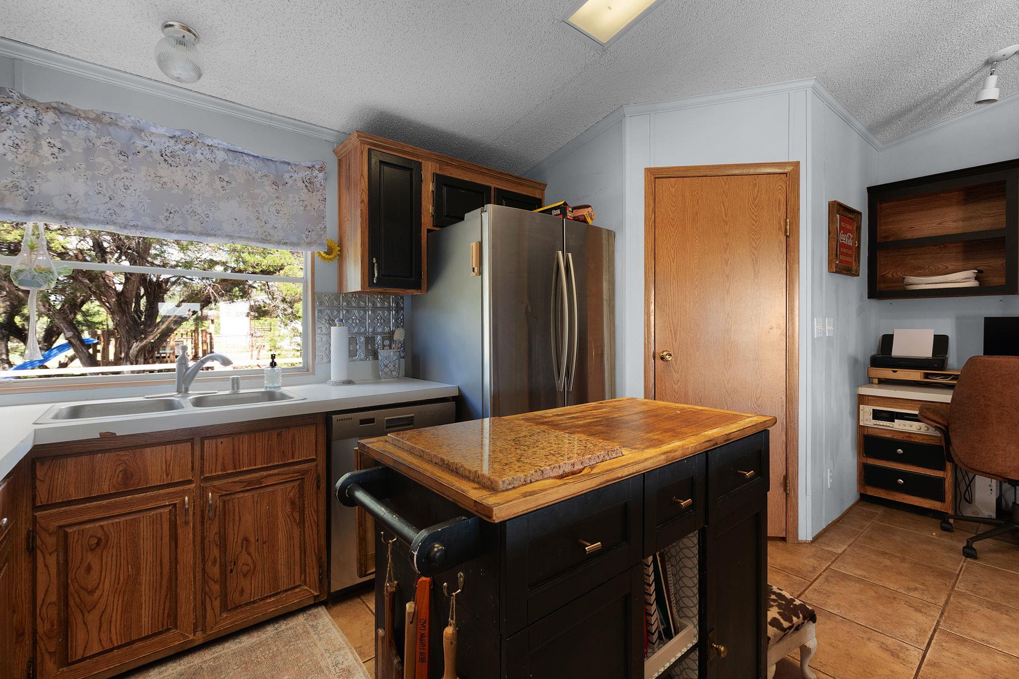 635 Ramms Dr, Florence, TX 76527