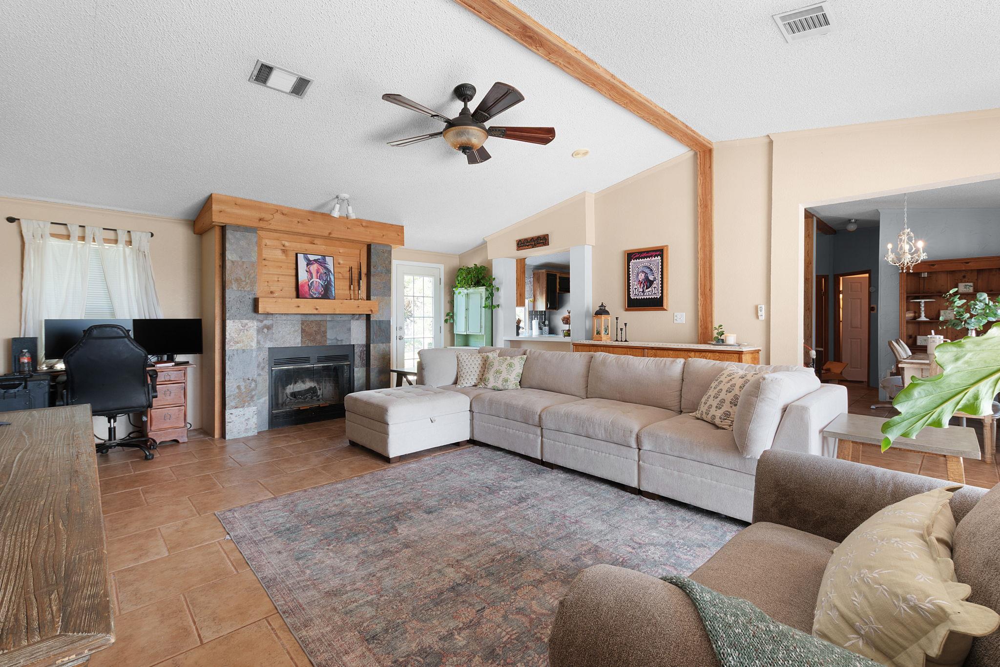 635 Ramms Dr, Florence, TX 76527