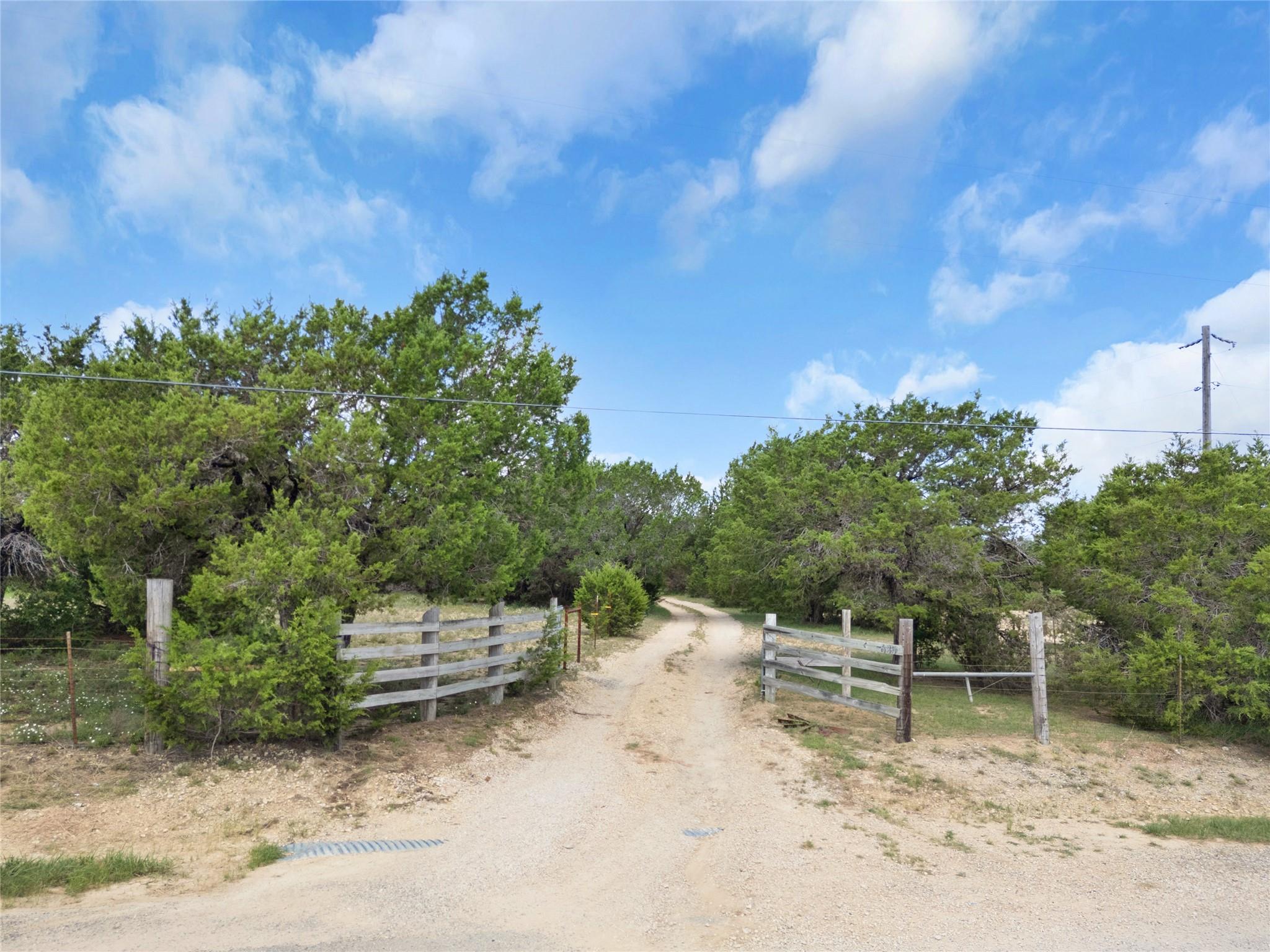 635 Ramms Dr, Florence, TX 76527