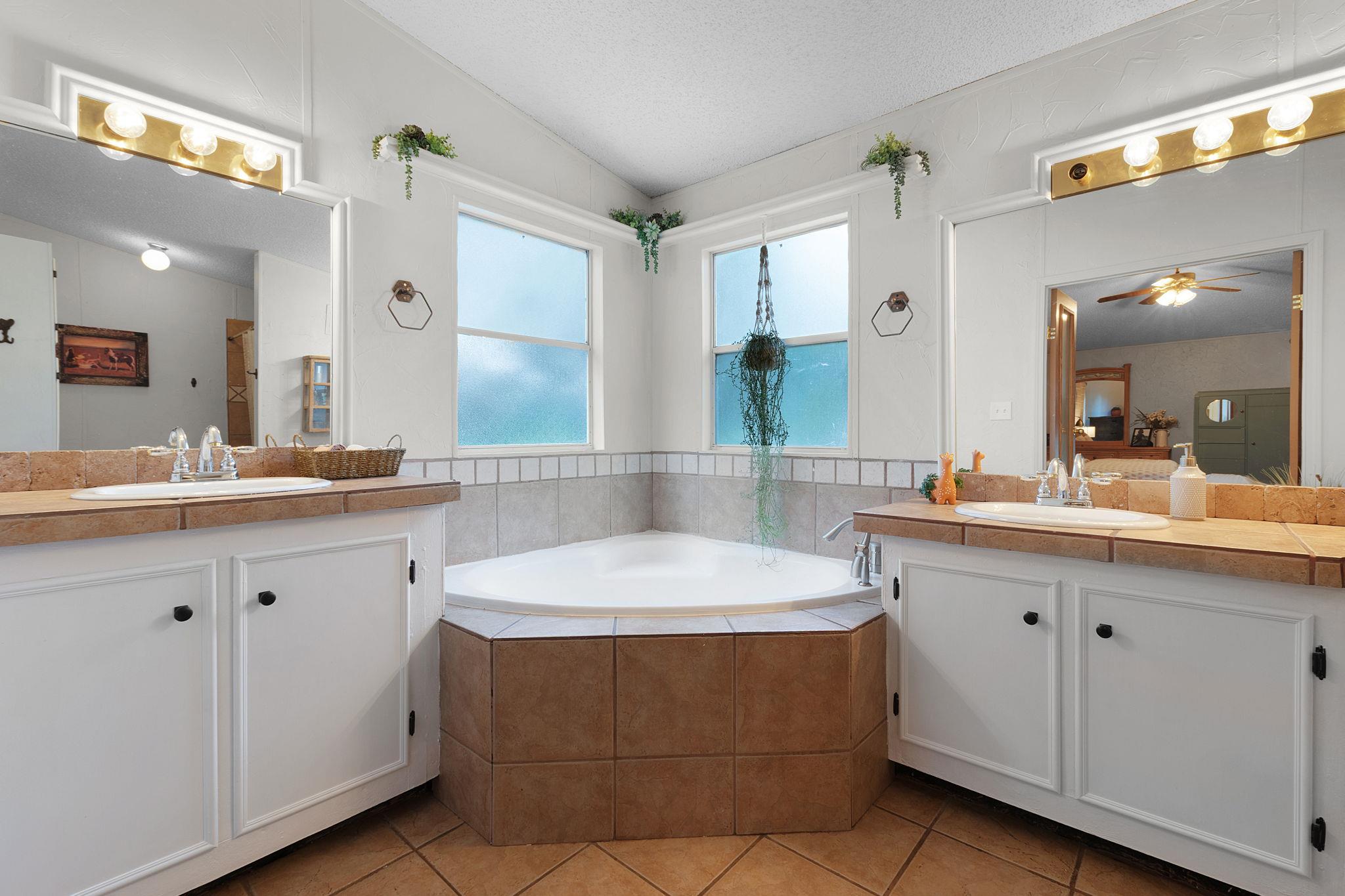 635 Ramms Dr, Florence, TX 76527