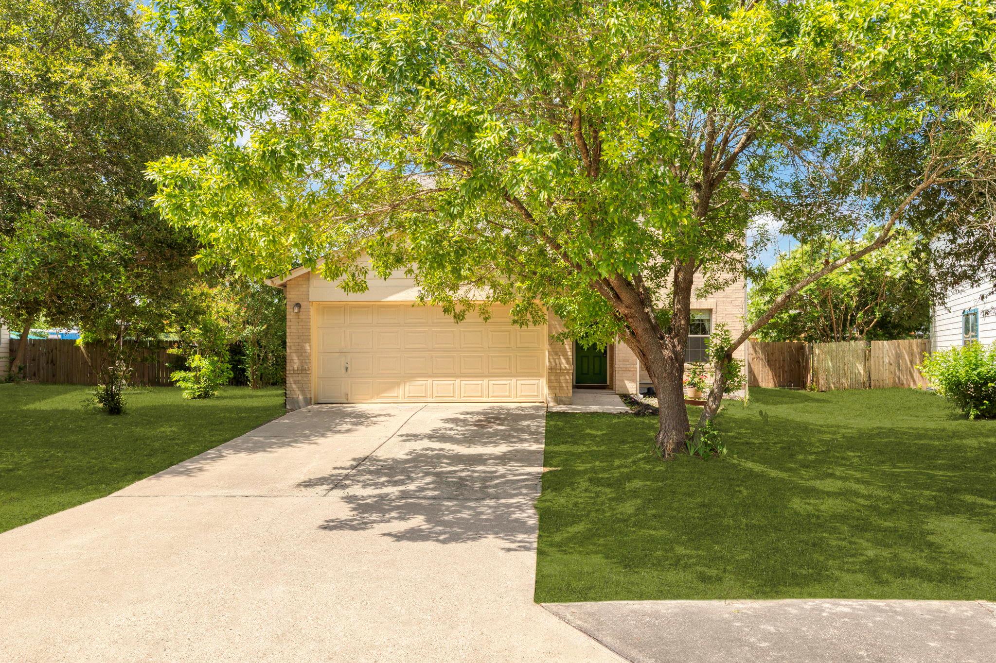 201 Windridge Dr N, Lockhart, TX 78644