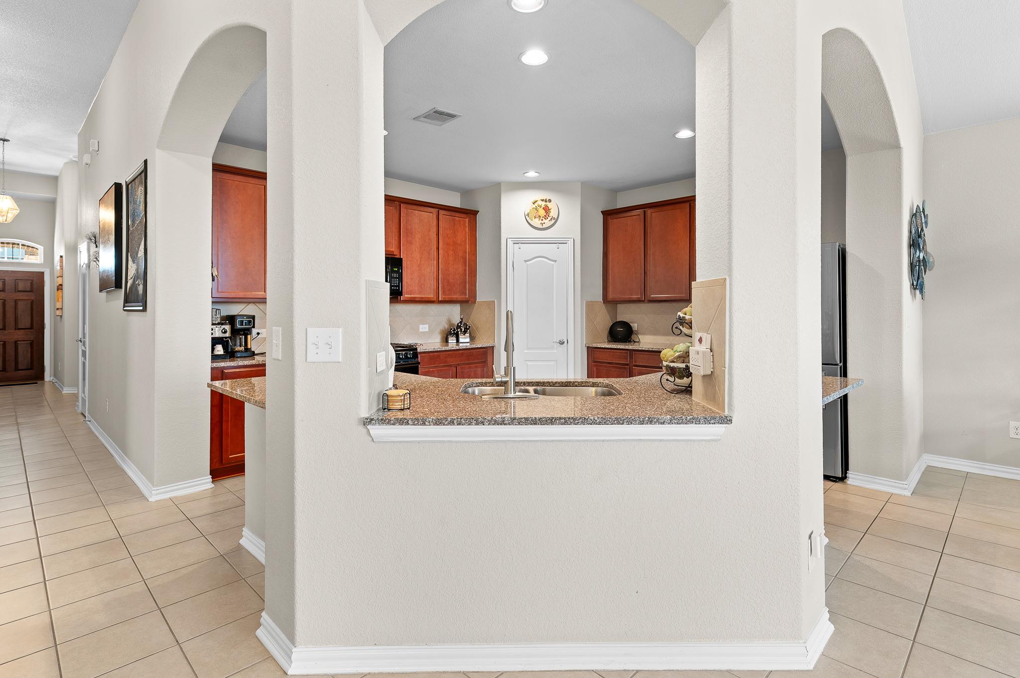 8017 Bassano Dr, Round Rock, TX 78665