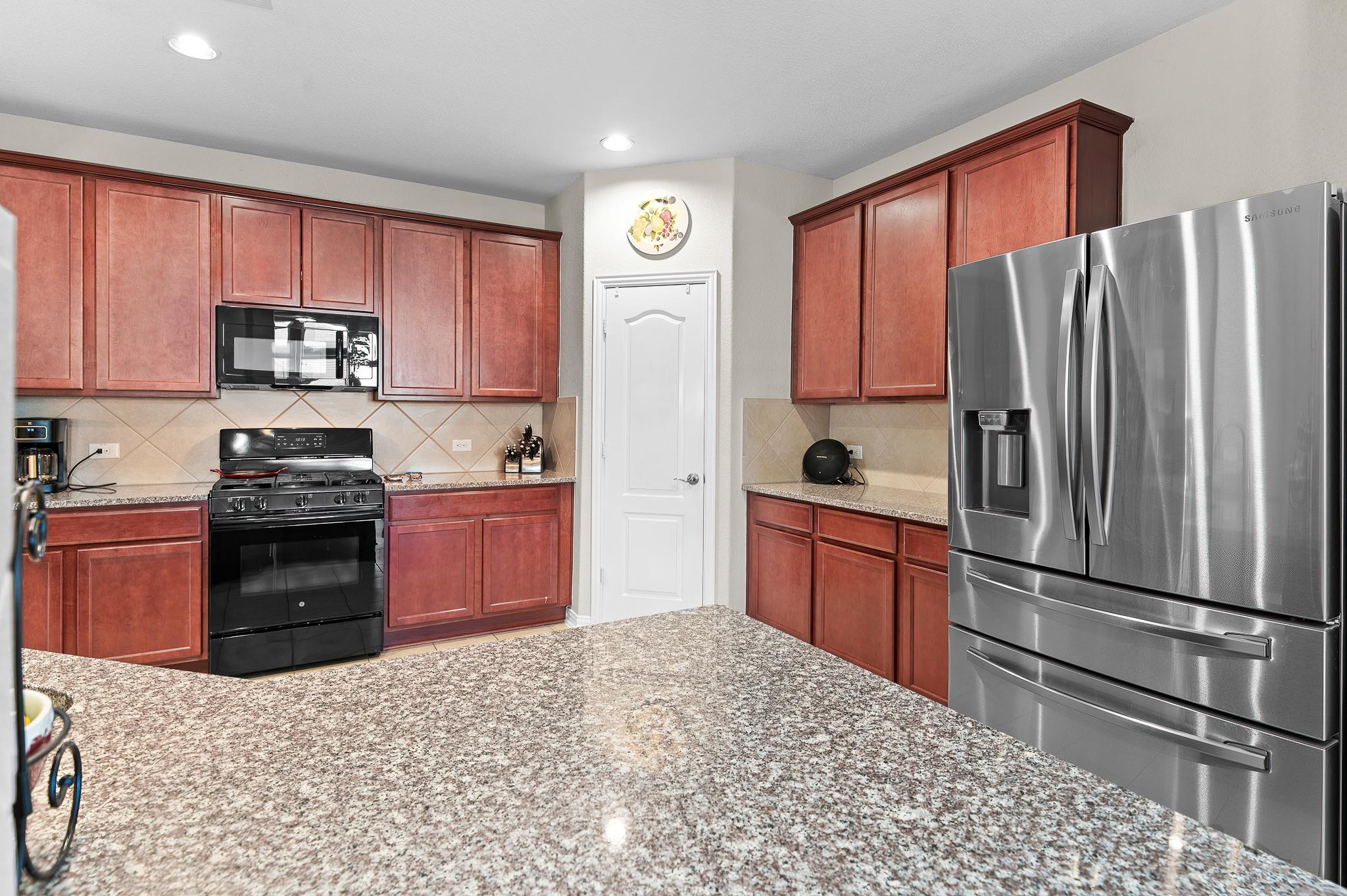 8017 Bassano Dr, Round Rock, TX 78665