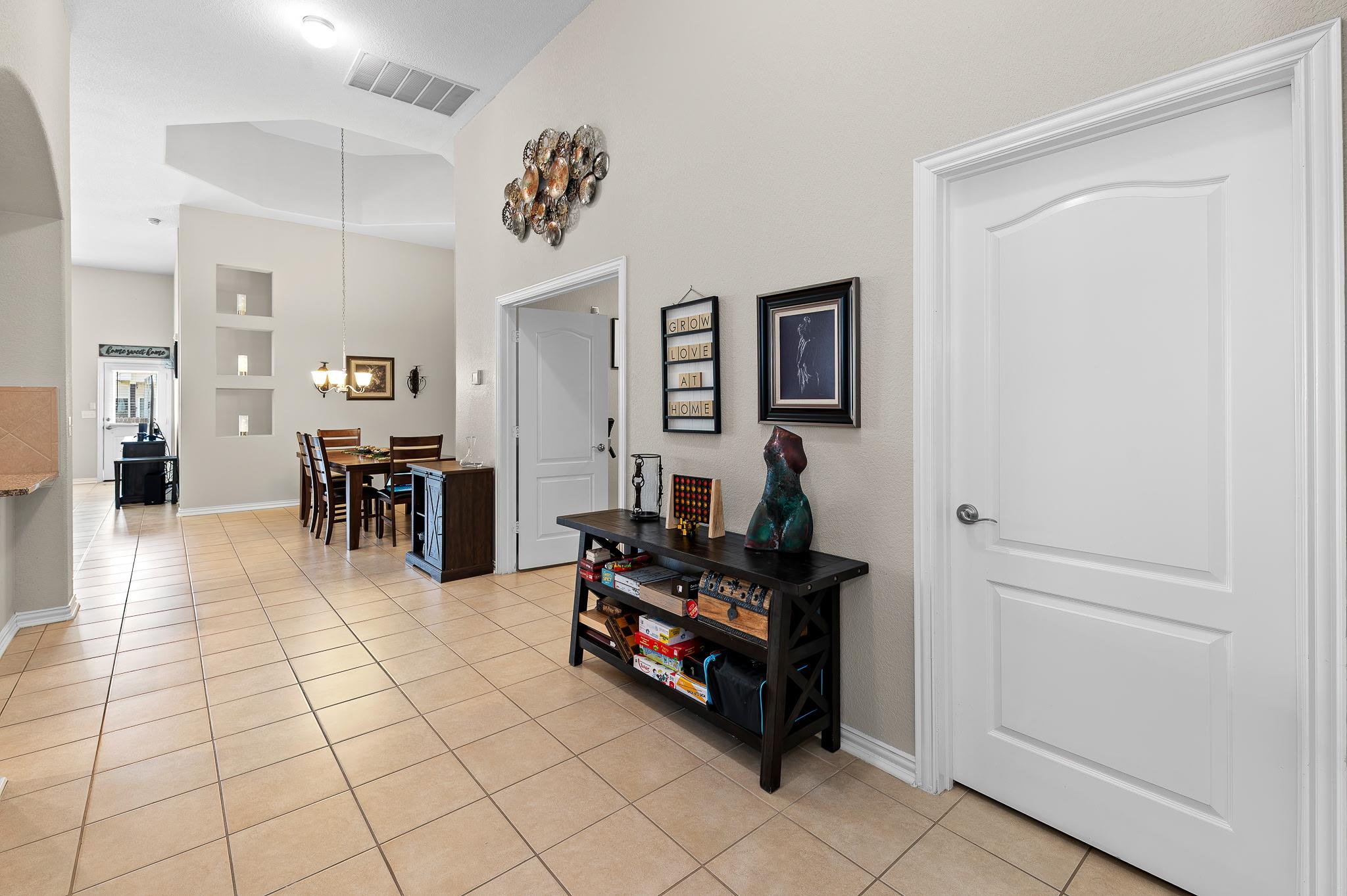 8017 Bassano Dr, Round Rock, TX 78665