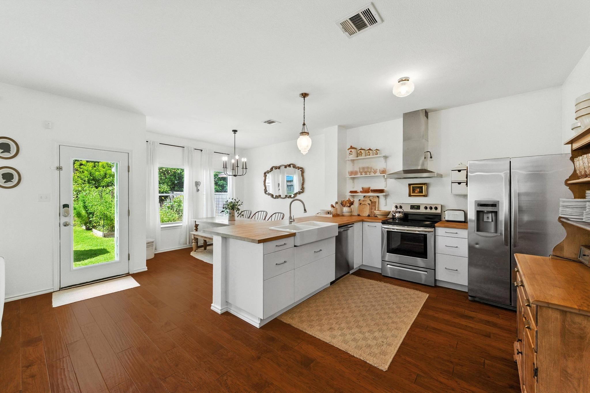 2108 Charlotte Estates Dr, Austin, TX 78744