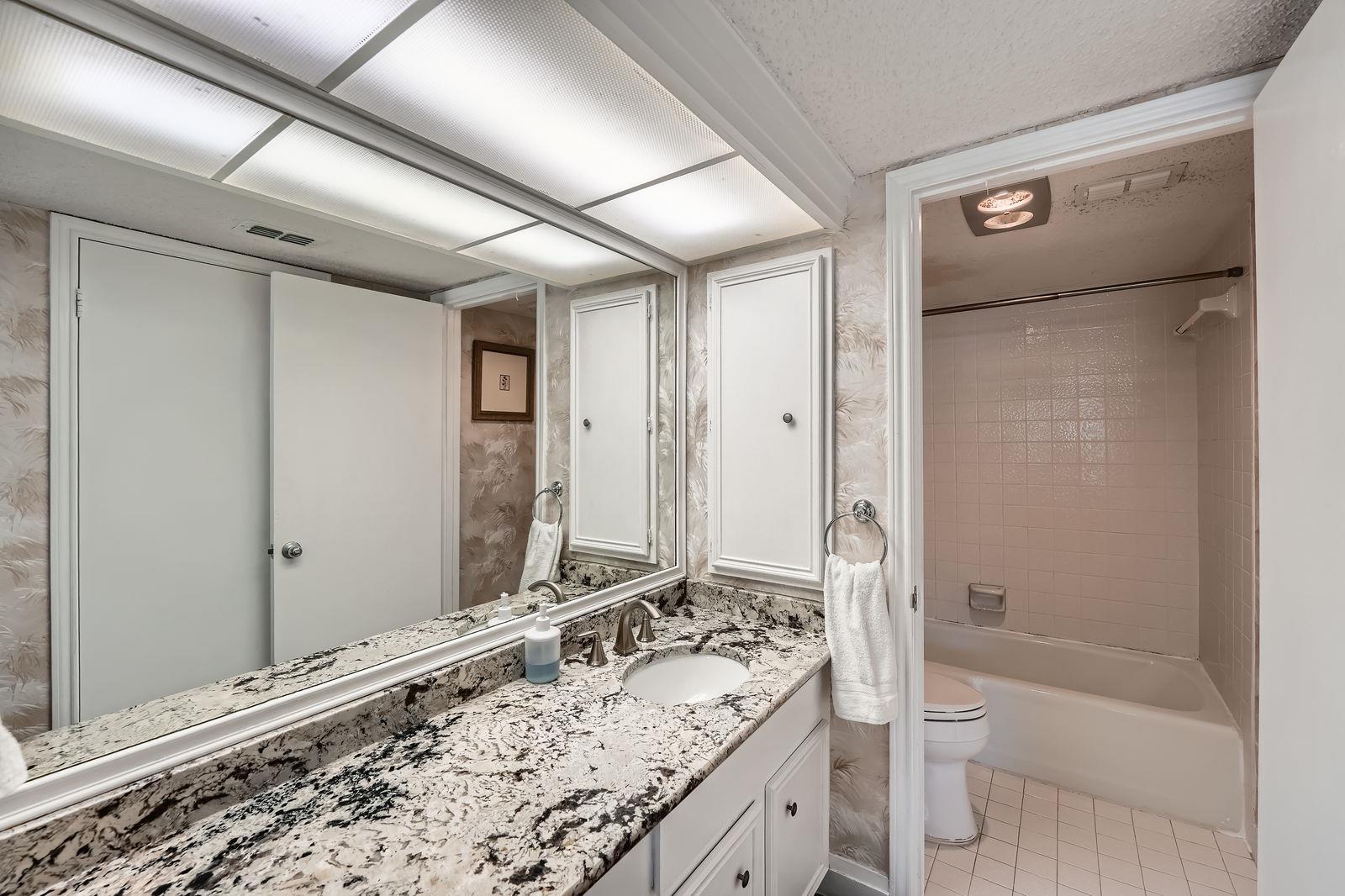 204 World Of Tennis Sq # C15, Lakeway, TX 78738