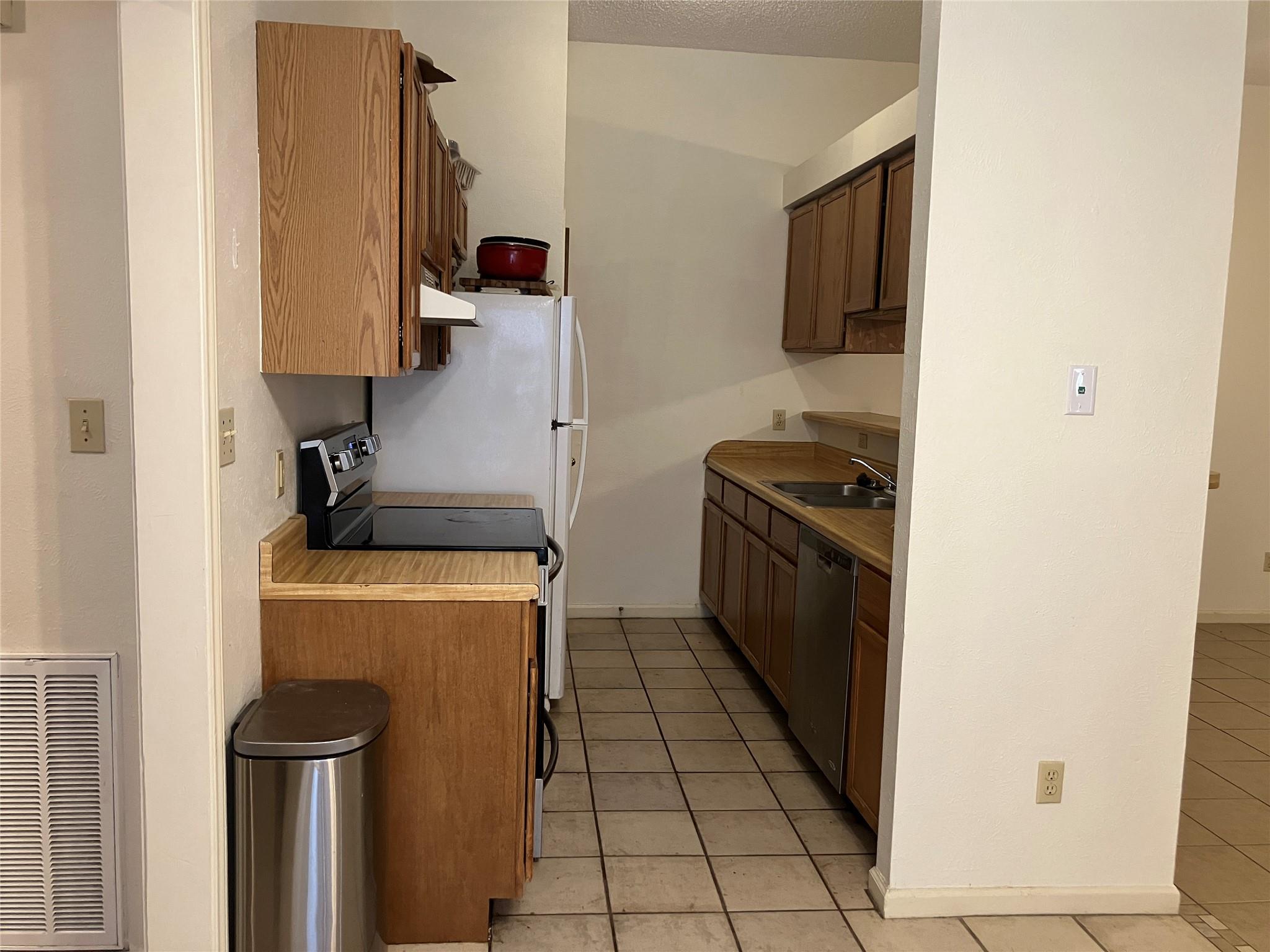 1302 N Bishop St, San Marcos, TX 78666