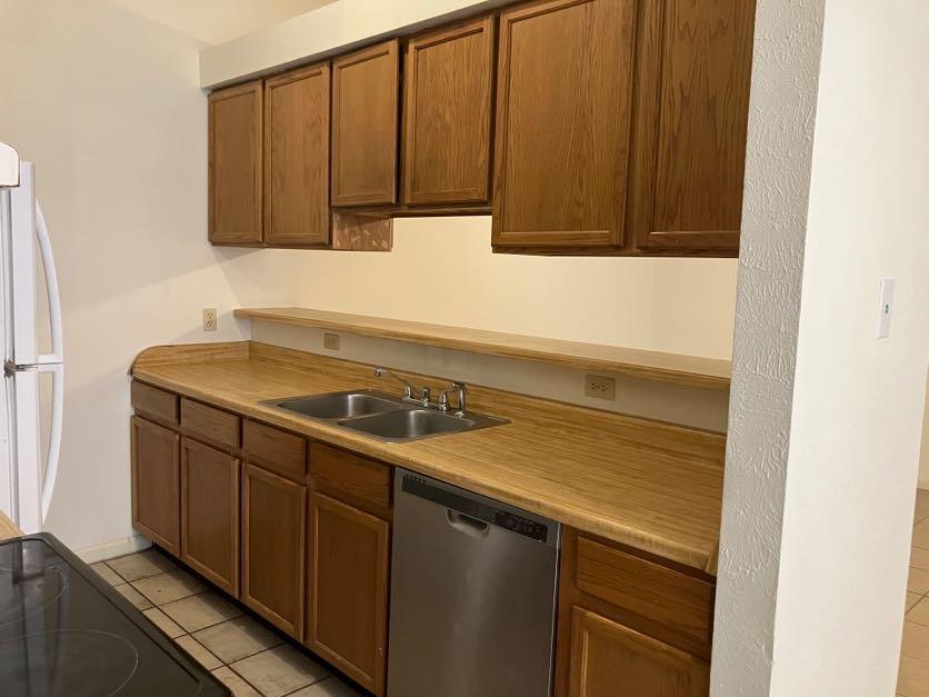 1302 N Bishop St, San Marcos, TX 78666