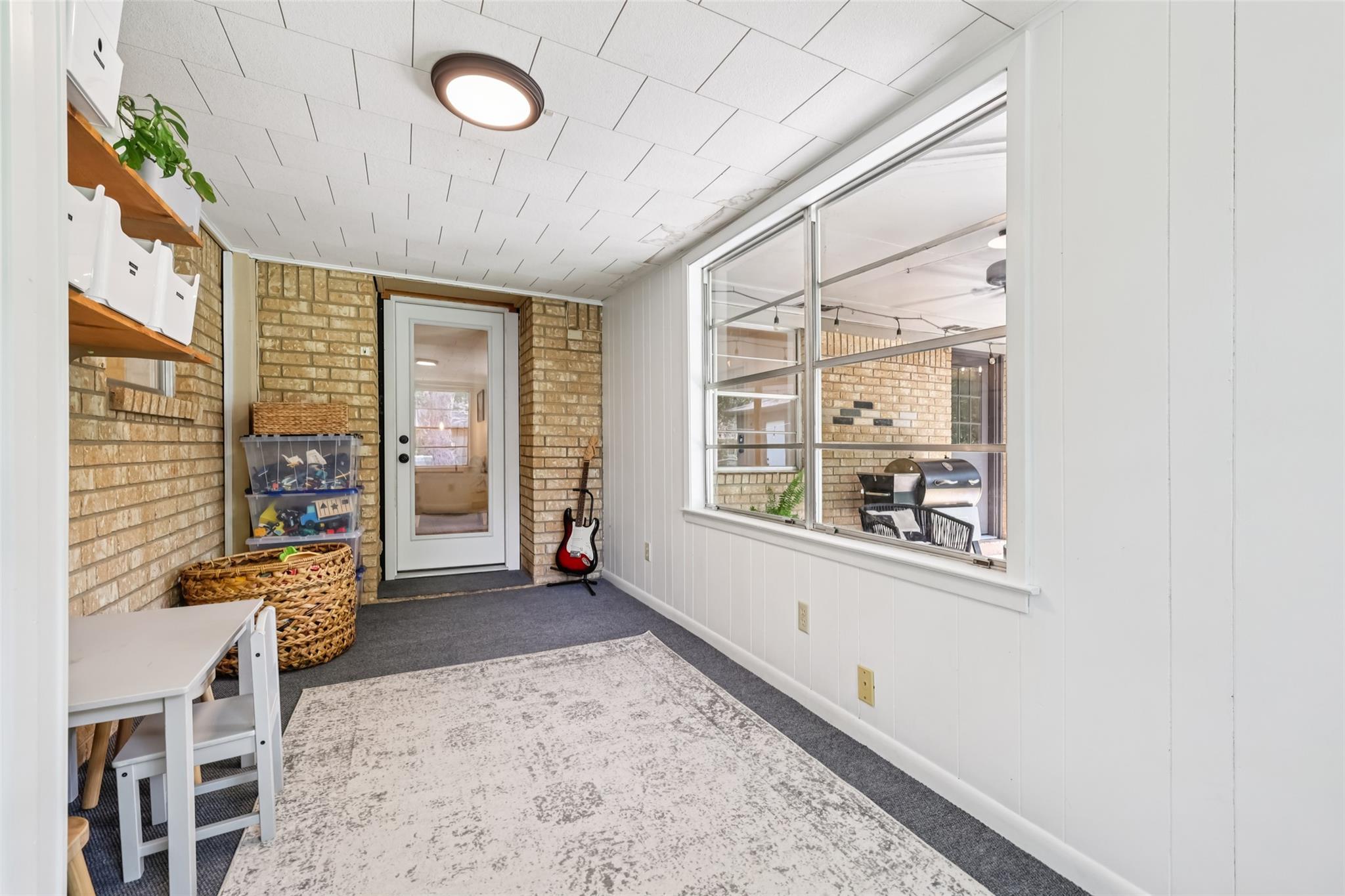 2305 Gladnell St, Taylor, TX 76574