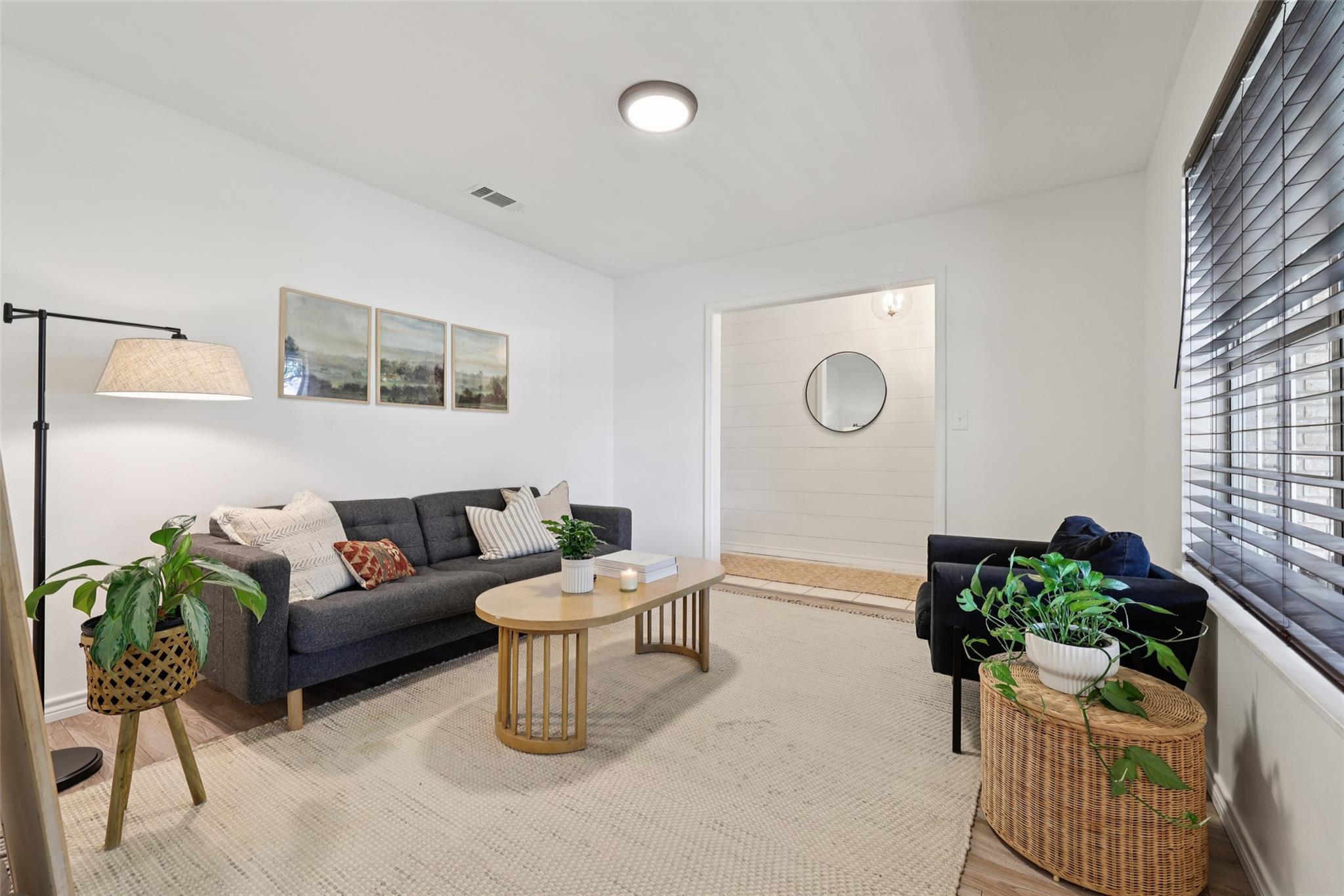 2305 Gladnell St, Taylor, TX 76574