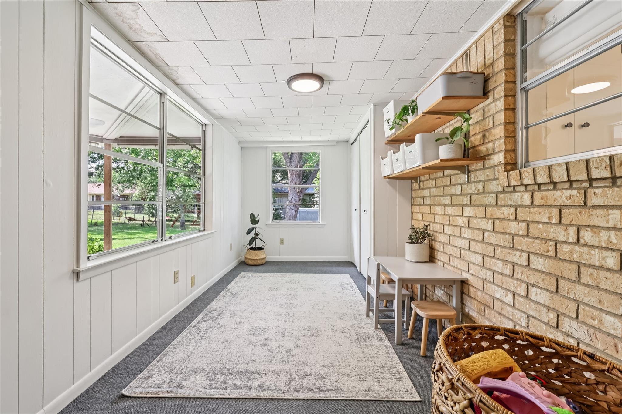 2305 Gladnell St, Taylor, TX 76574