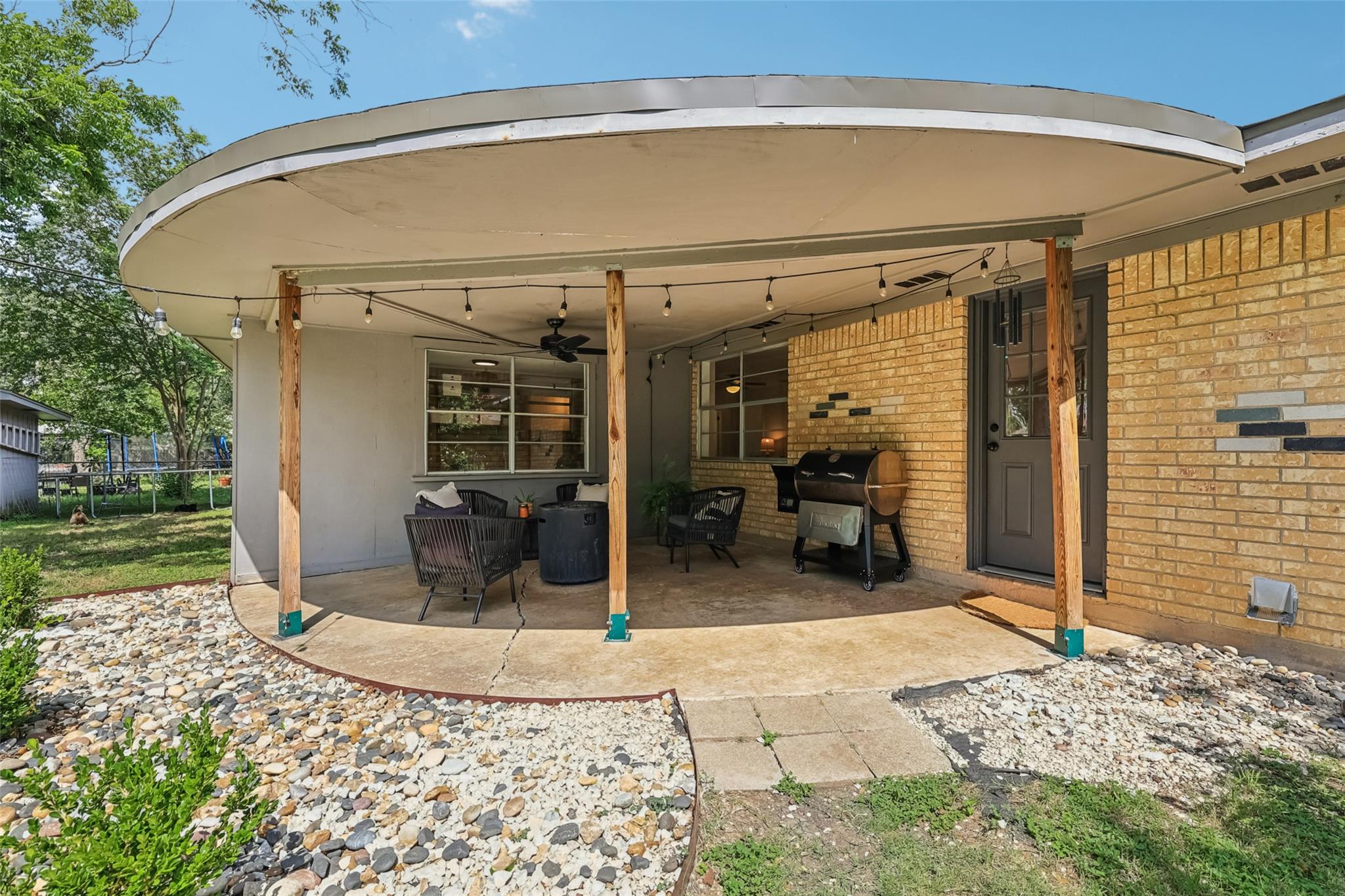 2305 Gladnell St, Taylor, TX 76574