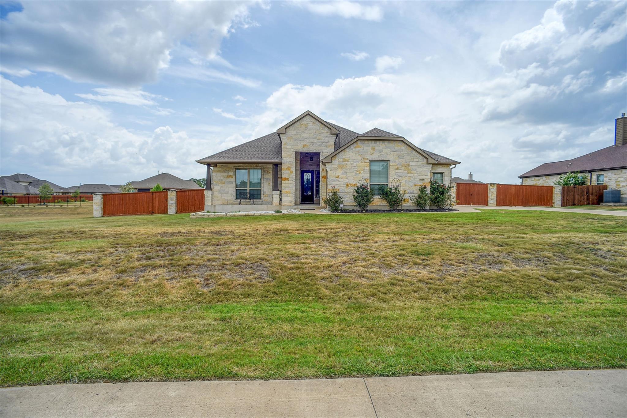 285 Chisholm Trl, Bastrop, TX 78602