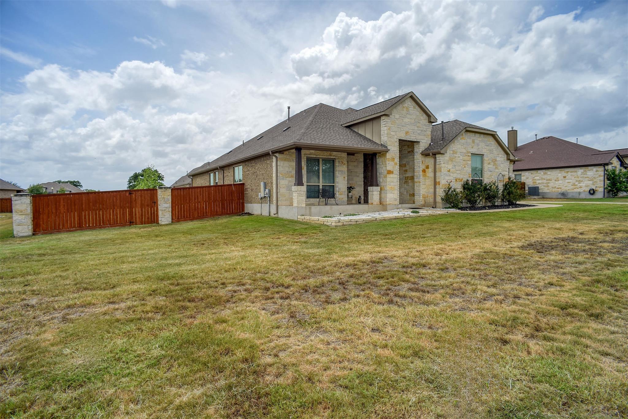 285 Chisholm Trl, Bastrop, TX 78602