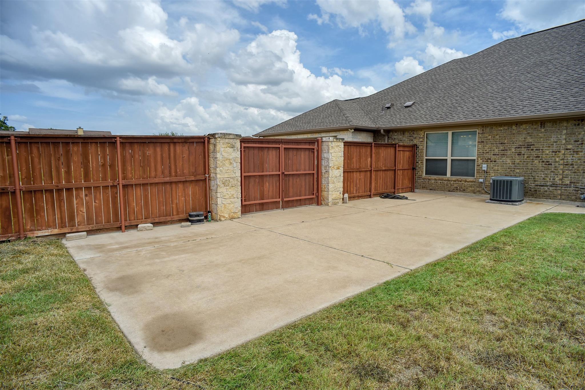 285 Chisholm Trl, Bastrop, TX 78602