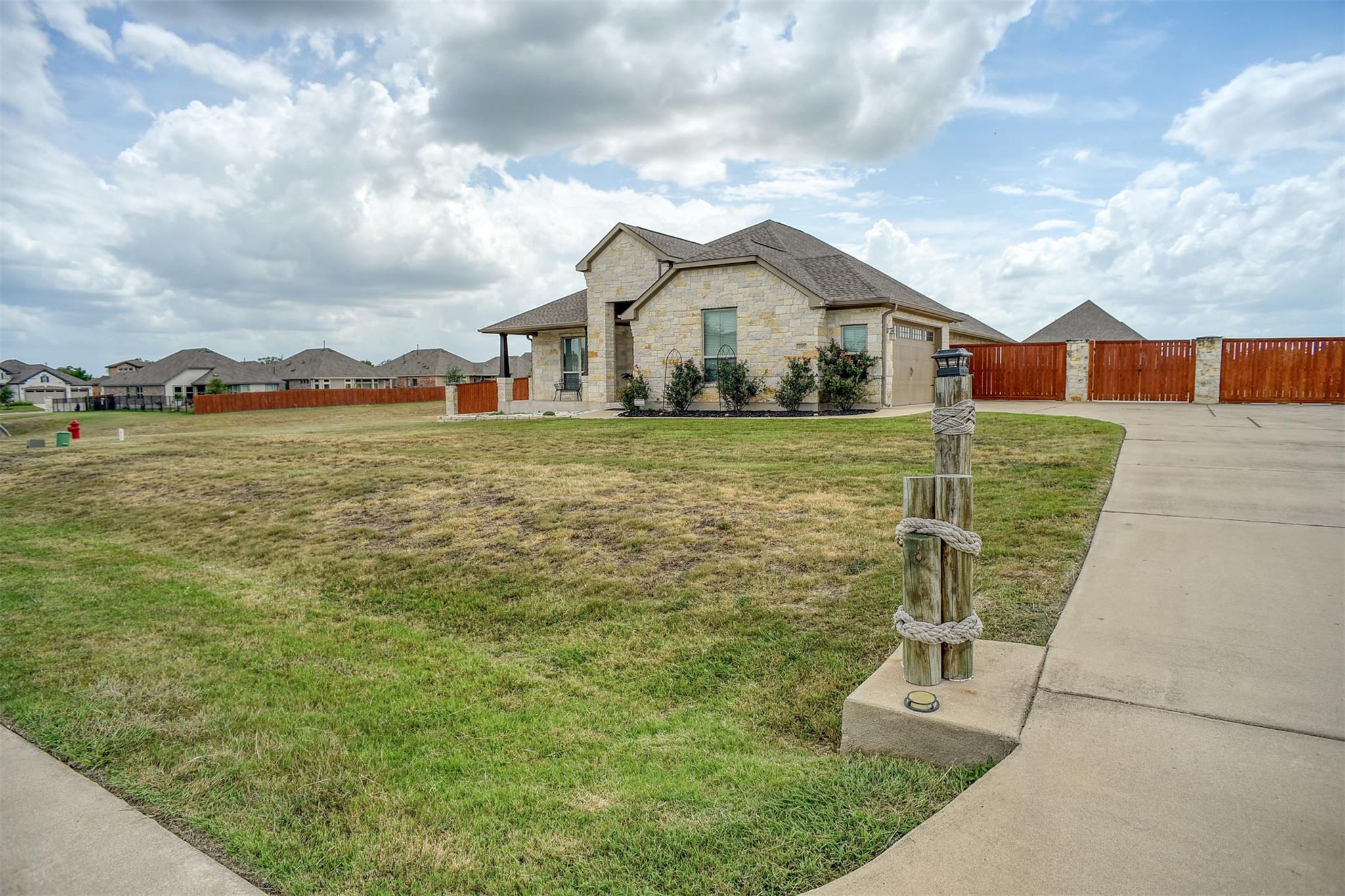 285 Chisholm Trl, Bastrop, TX 78602