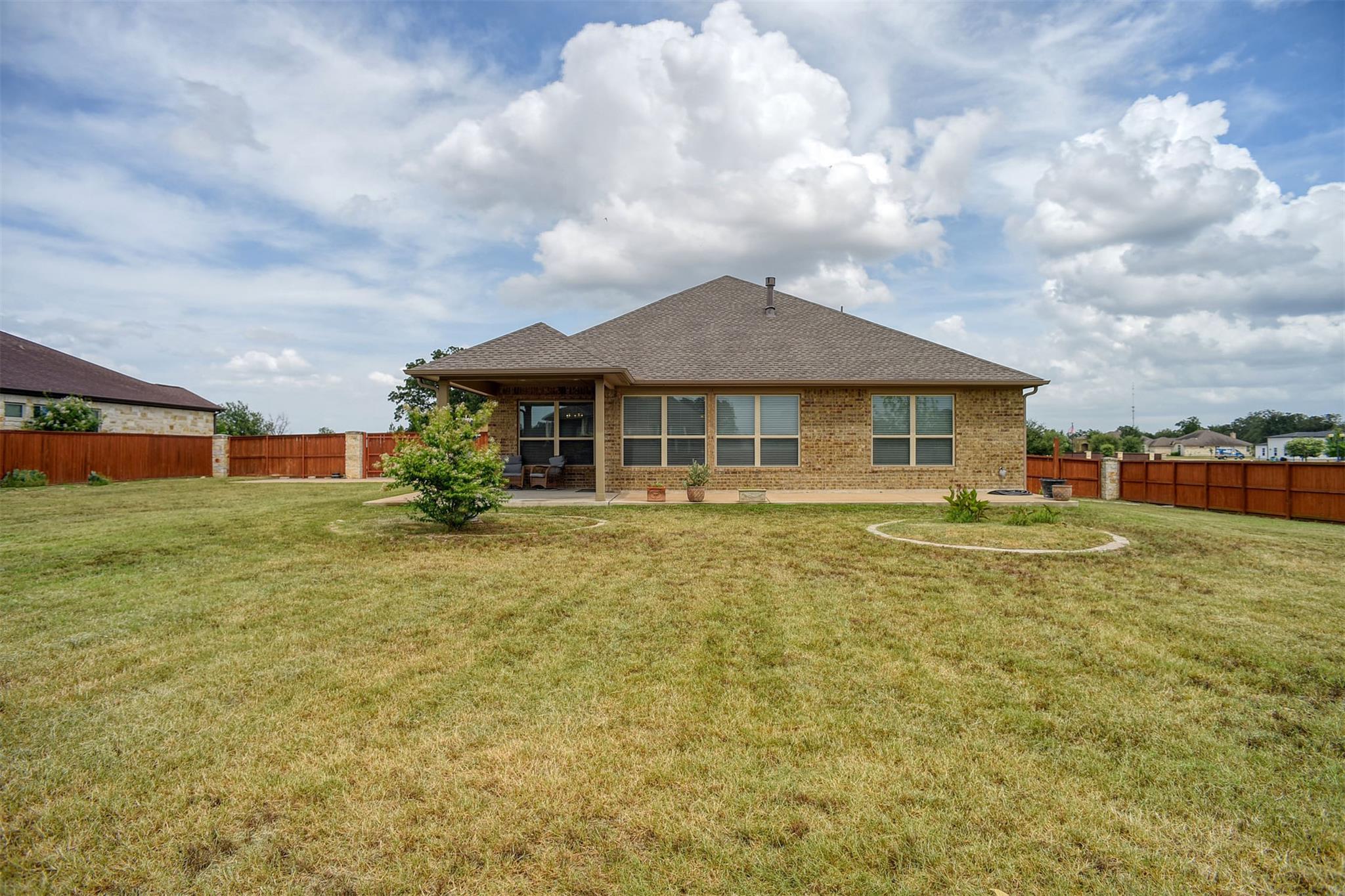 285 Chisholm Trl, Bastrop, TX 78602
