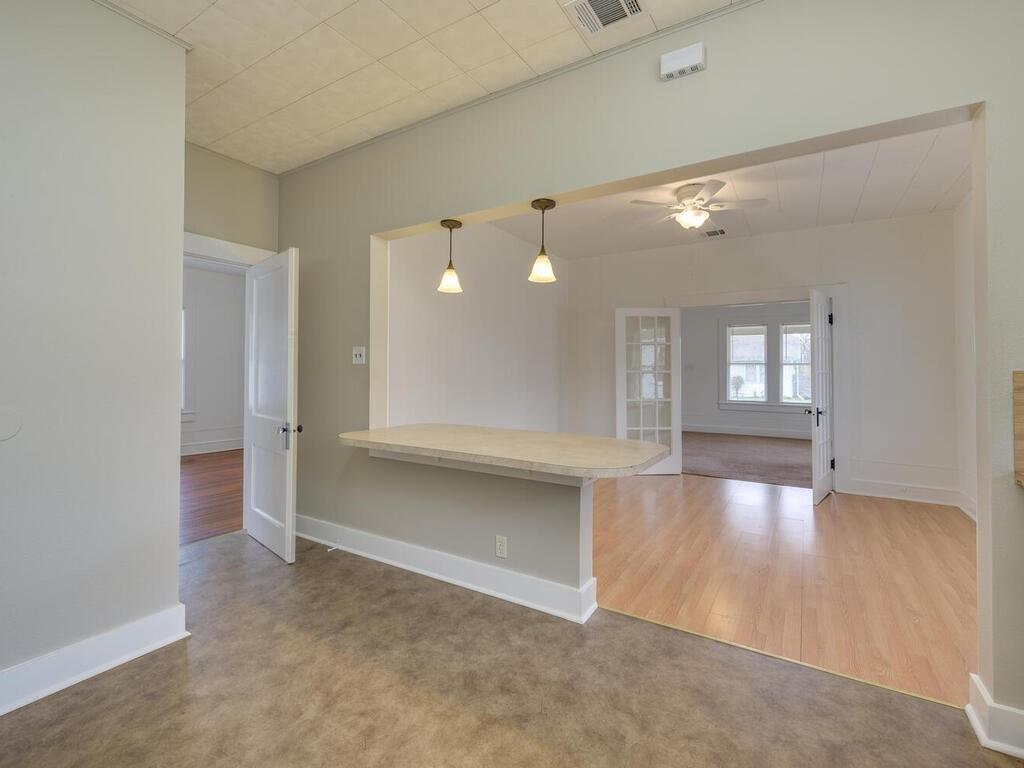916 Cecelia St, Taylor, TX 76574