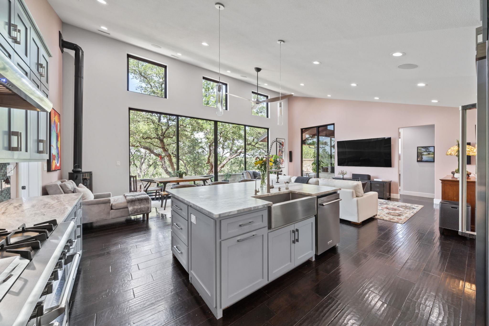 172 Bluff Trl, Dripping Springs, TX 78620