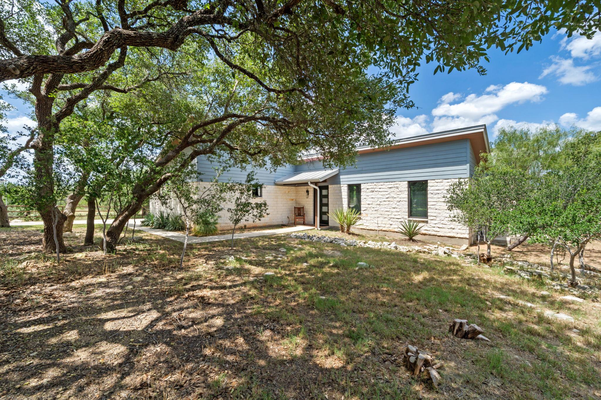 172 Bluff Trl, Dripping Springs, TX 78620
