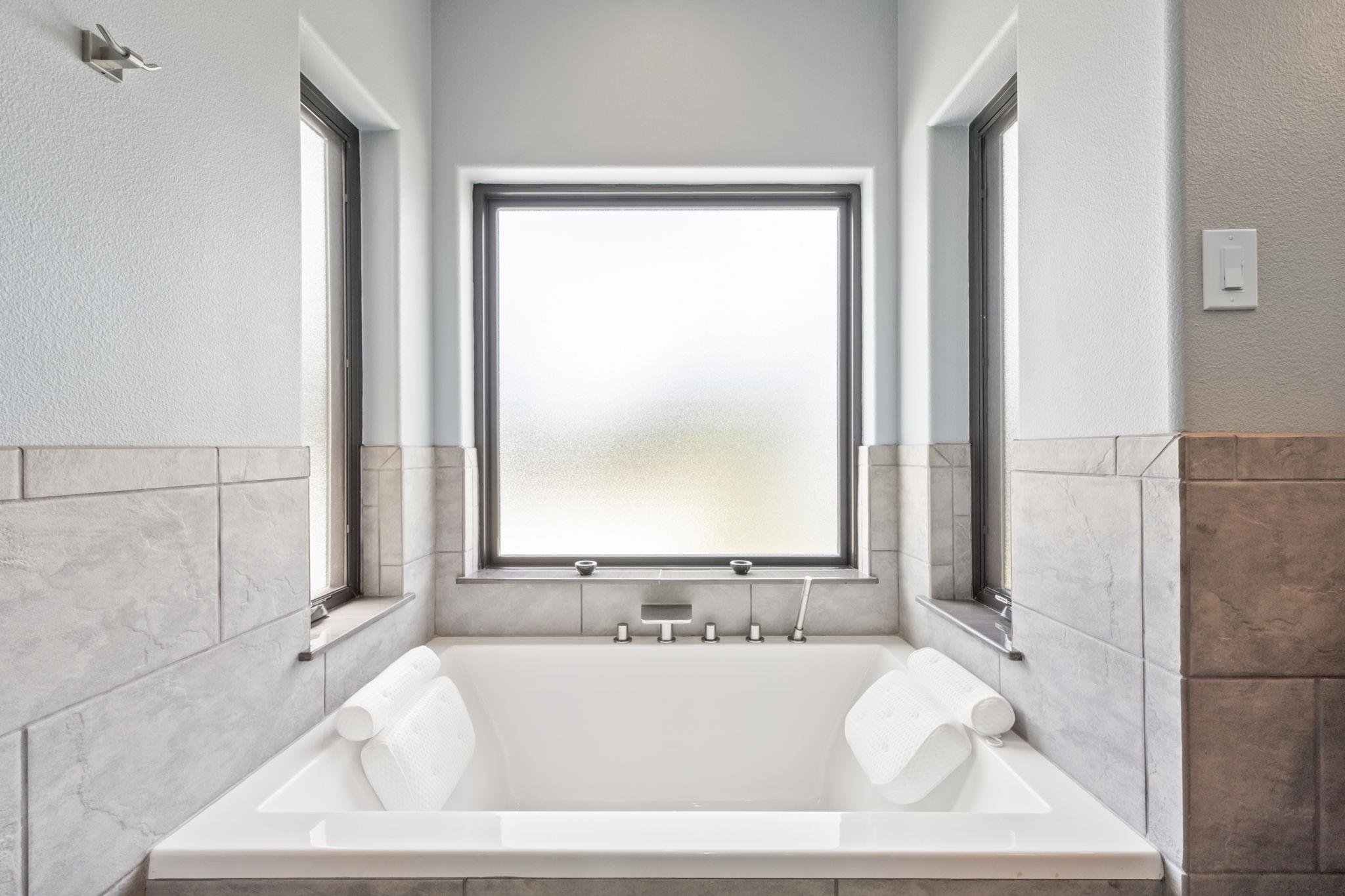 172 Bluff Trl, Dripping Springs, TX 78620