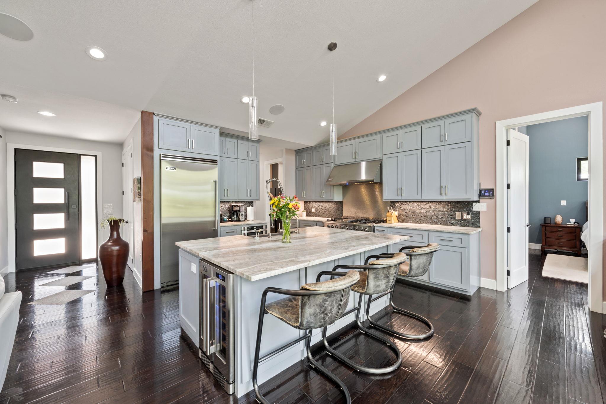 172 Bluff Trl, Dripping Springs, TX 78620