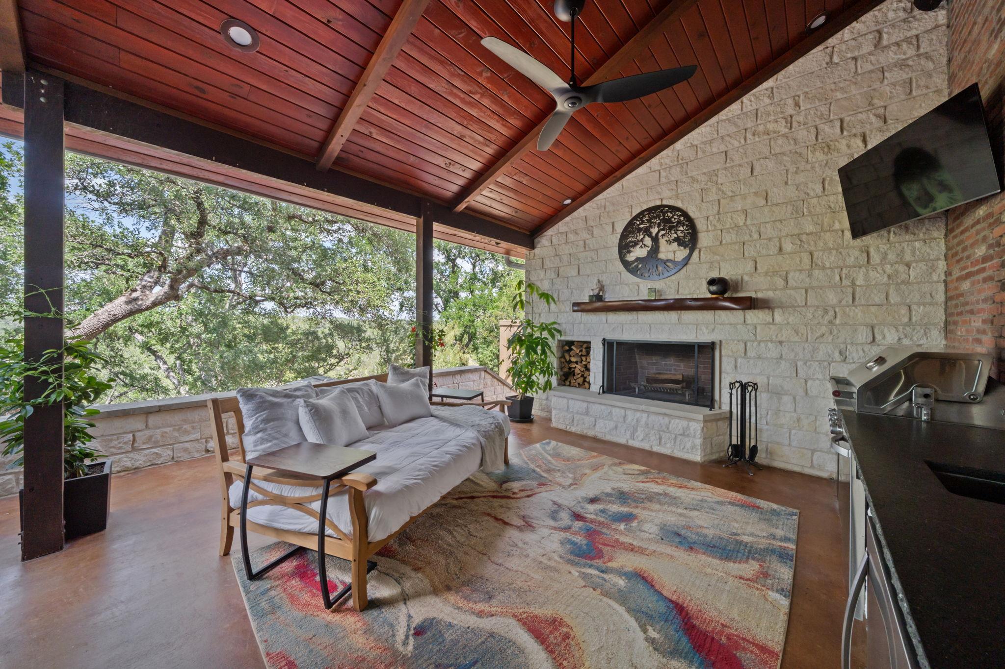 172 Bluff Trl, Dripping Springs, TX 78620