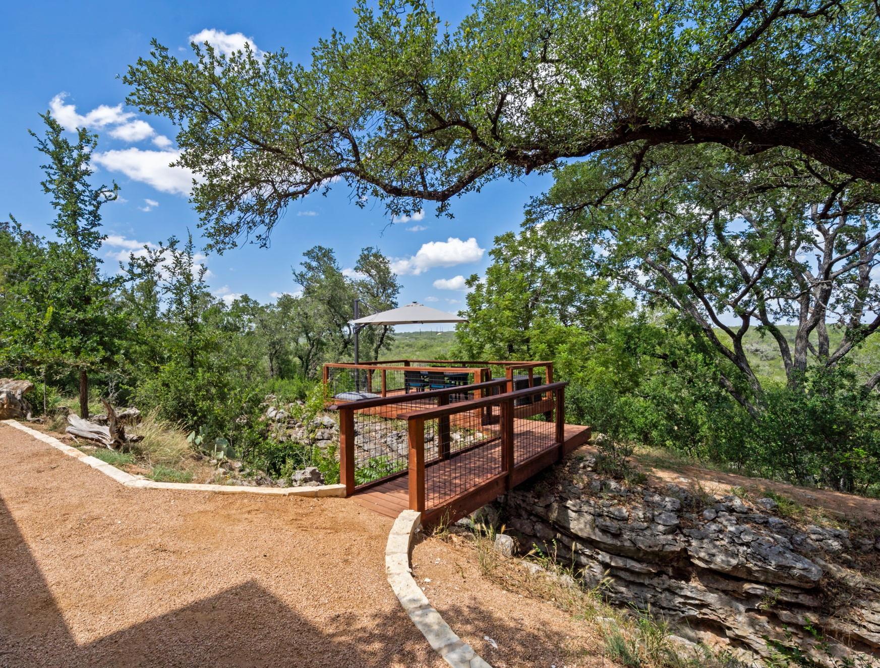 172 Bluff Trl, Dripping Springs, TX 78620
