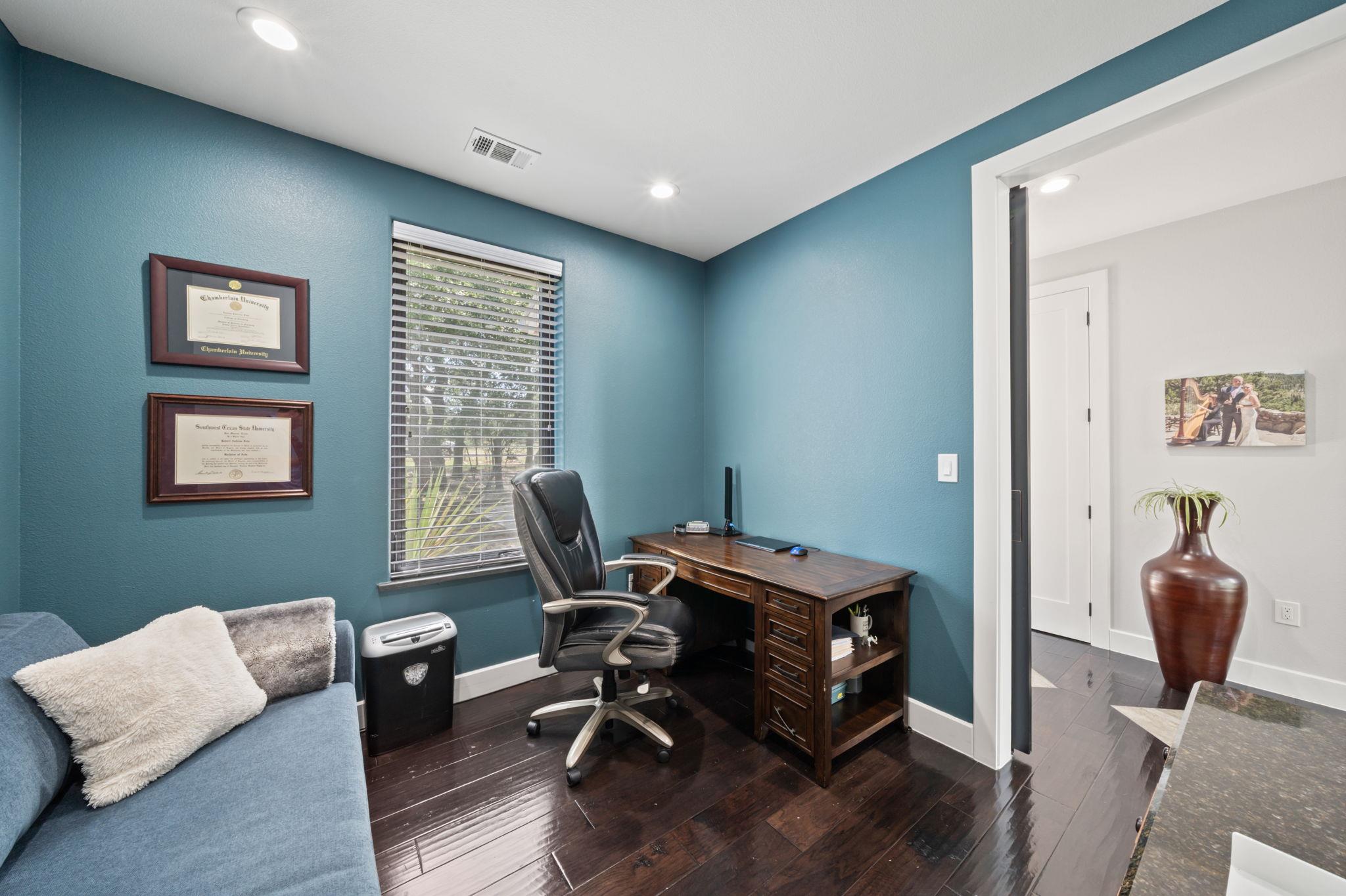 172 Bluff Trl, Dripping Springs, TX 78620