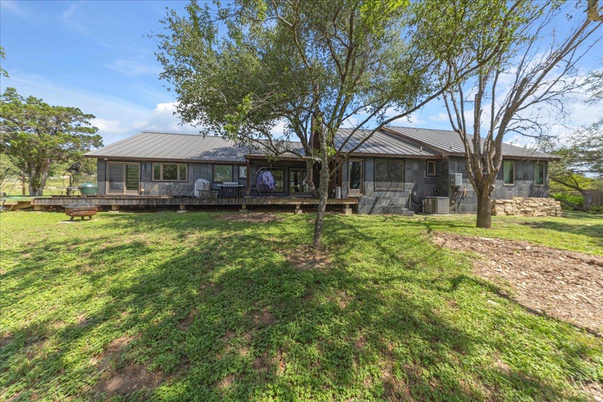 2817 Tradewind Dr, Spicewood, TX 78669