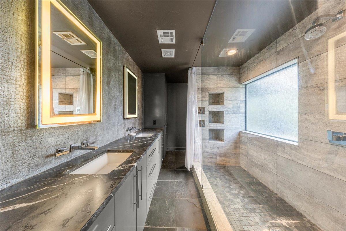 2817 Tradewind Dr, Spicewood, TX 78669