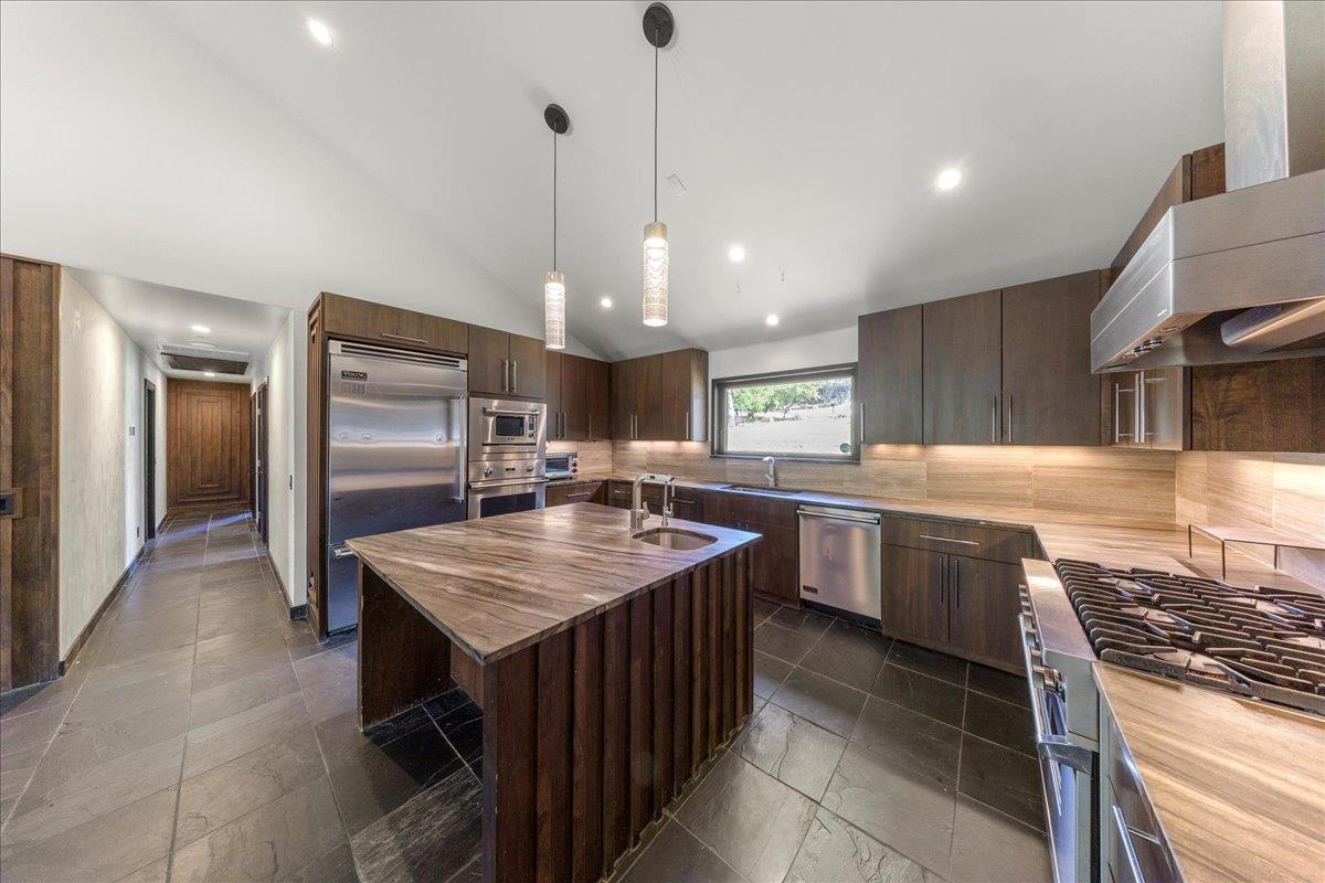 2817 Tradewind Dr, Spicewood, TX 78669