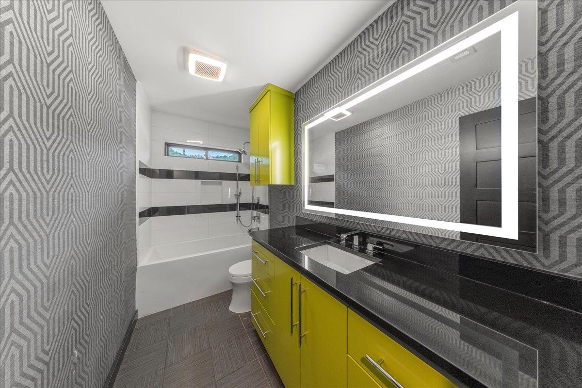 2817 Tradewind Dr, Spicewood, TX 78669