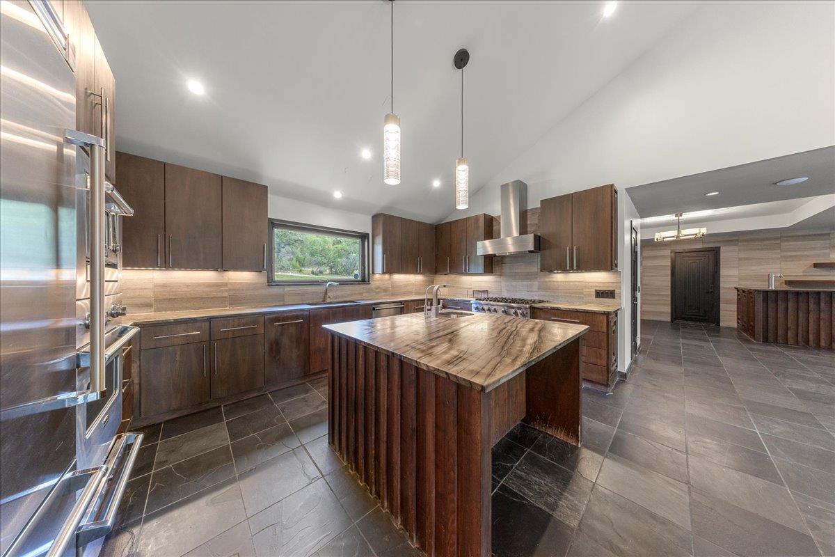 2817 Tradewind Dr, Spicewood, TX 78669