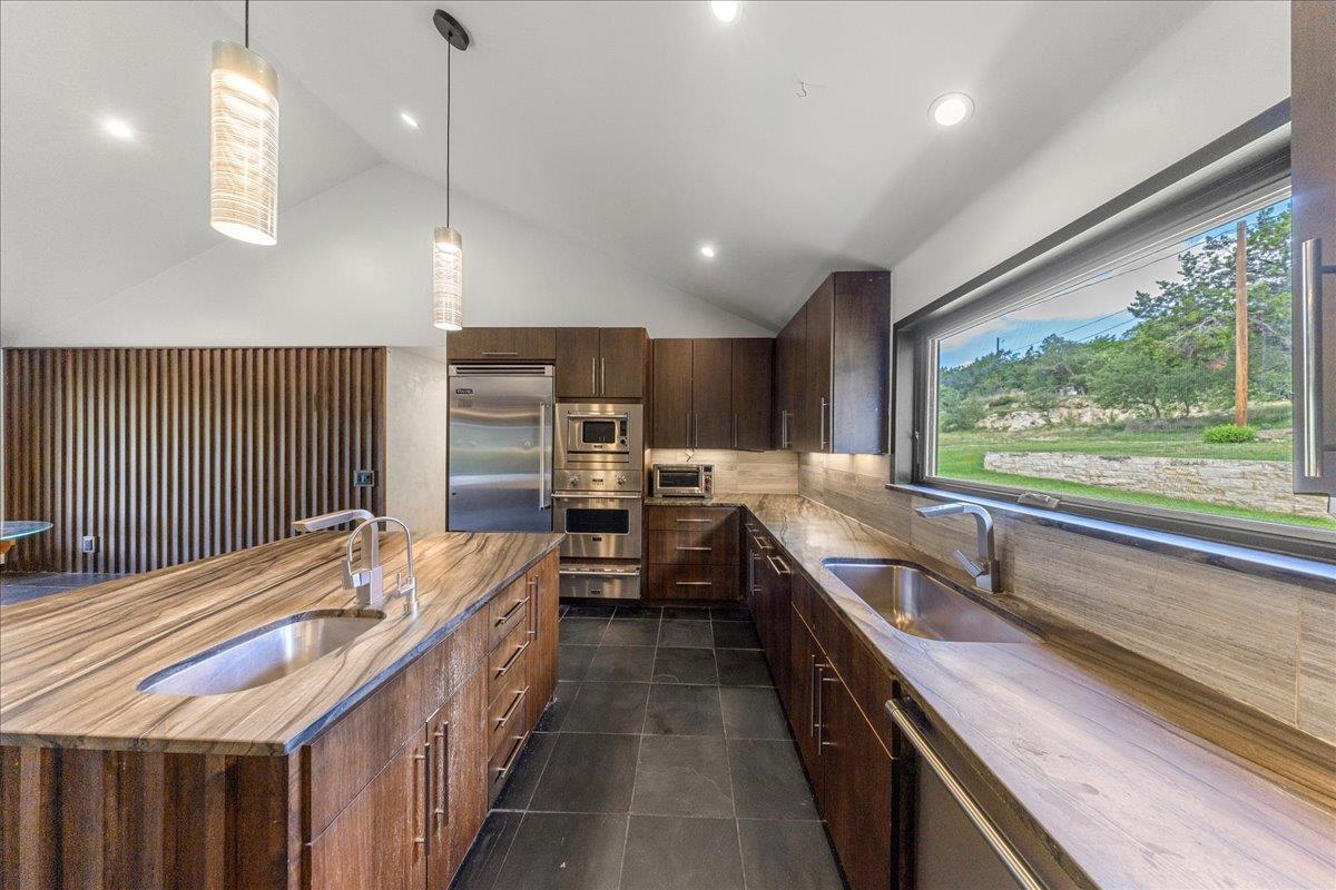 2817 Tradewind Dr, Spicewood, TX 78669