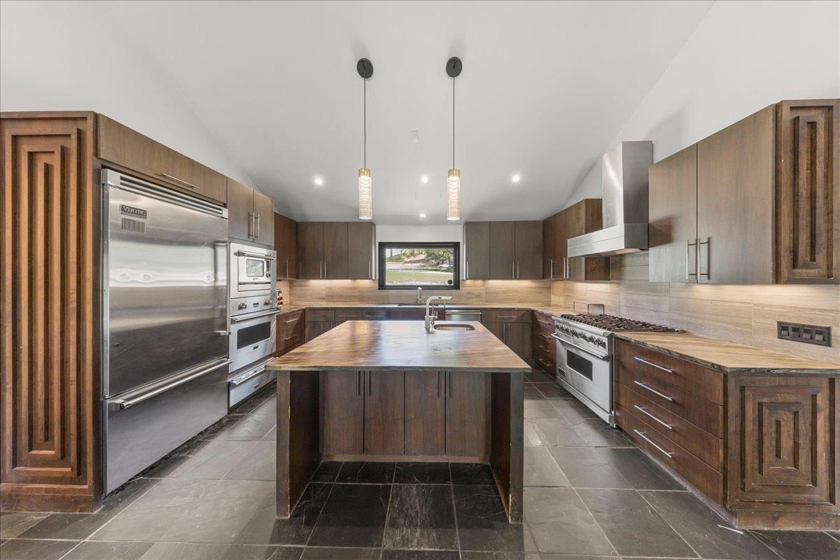 2817 Tradewind Dr, Spicewood, TX 78669