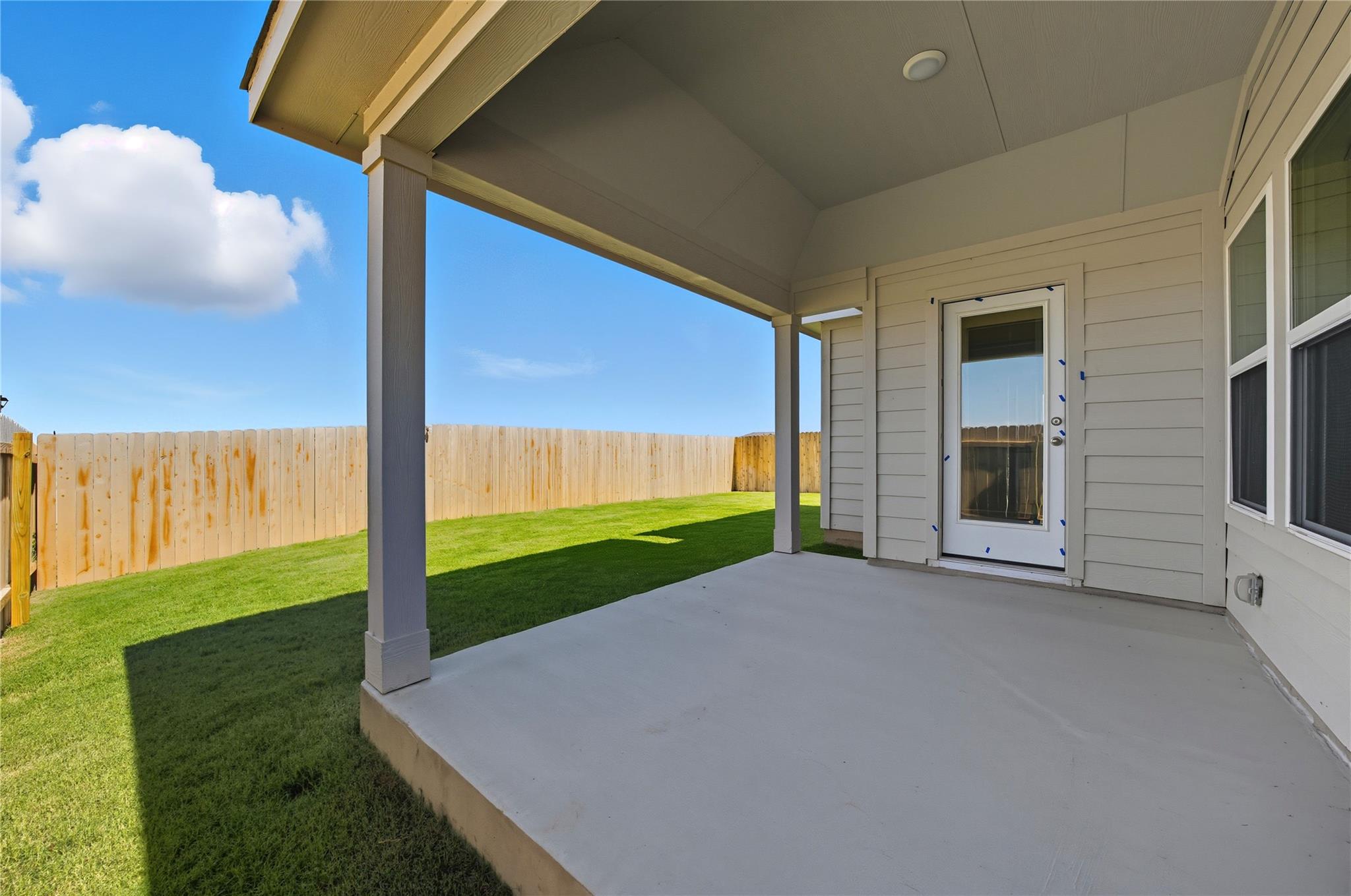 120 Crow Valley Dr, Jarrell, TX 76537