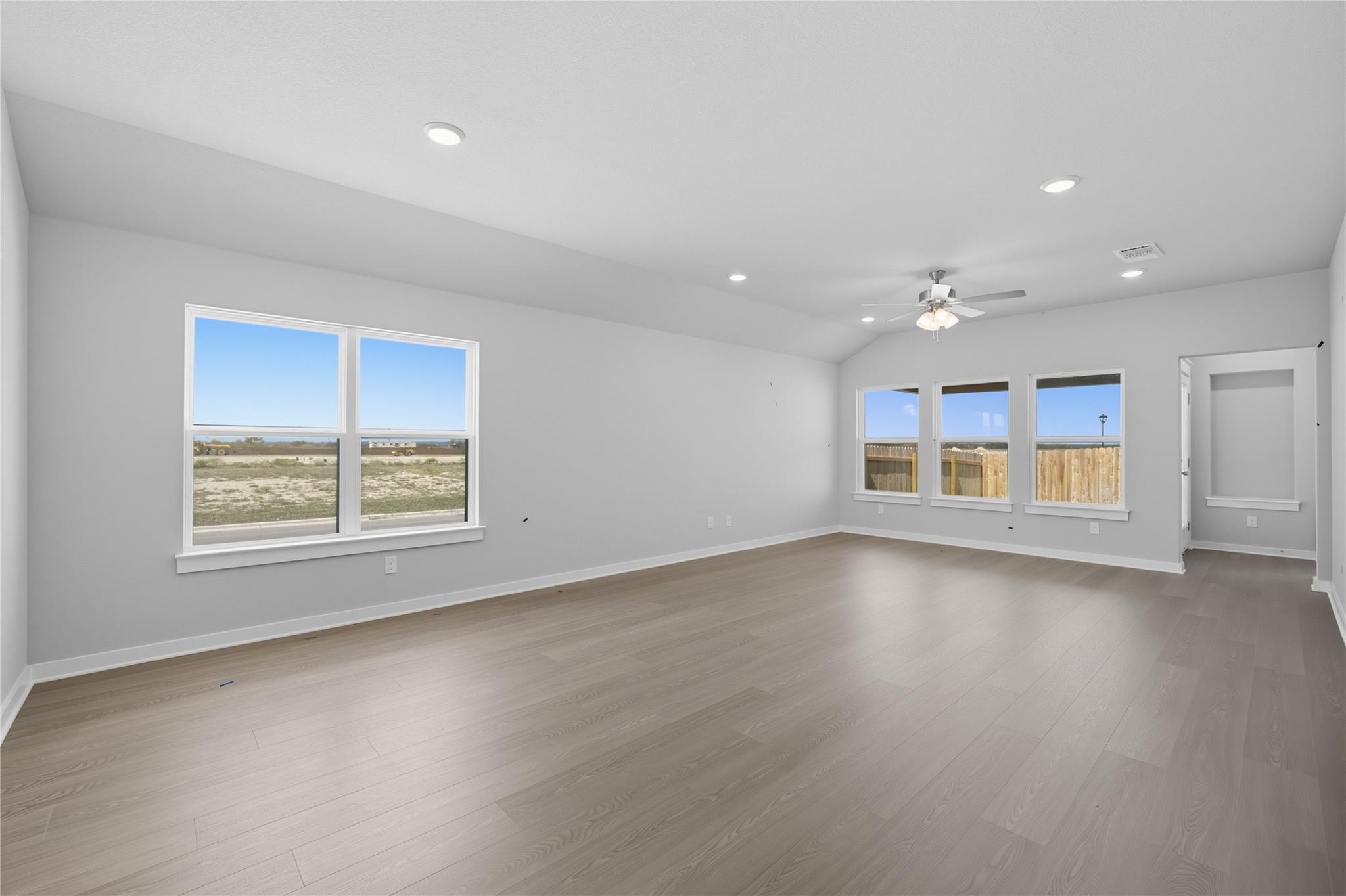 120 Crow Valley Dr, Jarrell, TX 76537