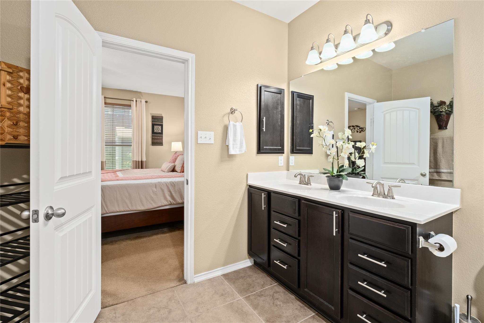 600 Gina Dr, Kyle, TX 78640