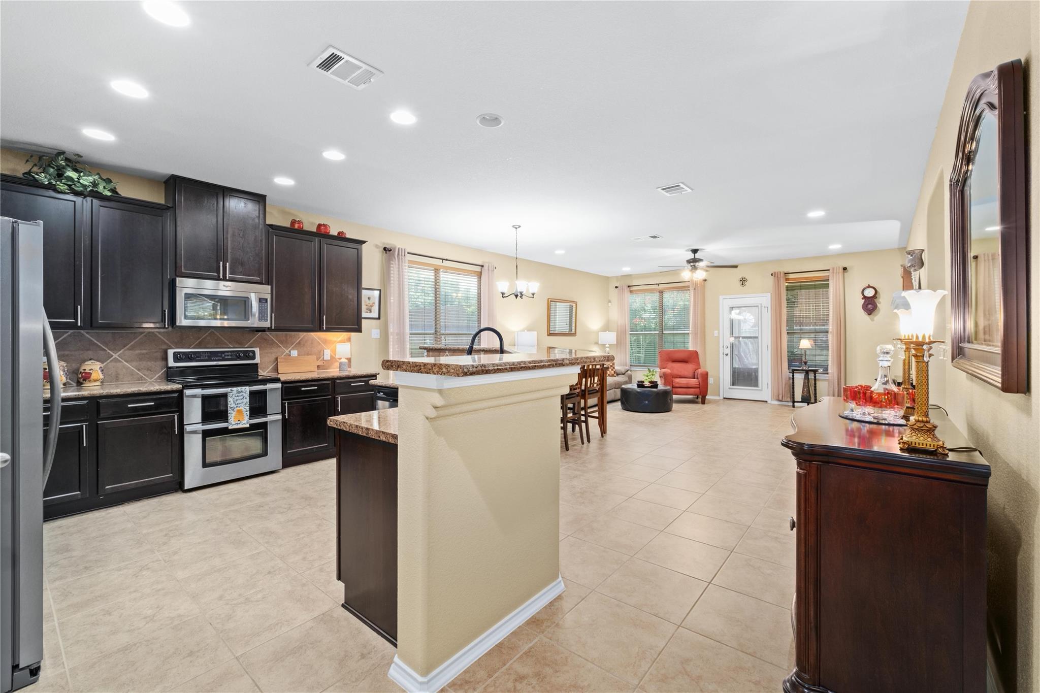 600 Gina Dr, Kyle, TX 78640