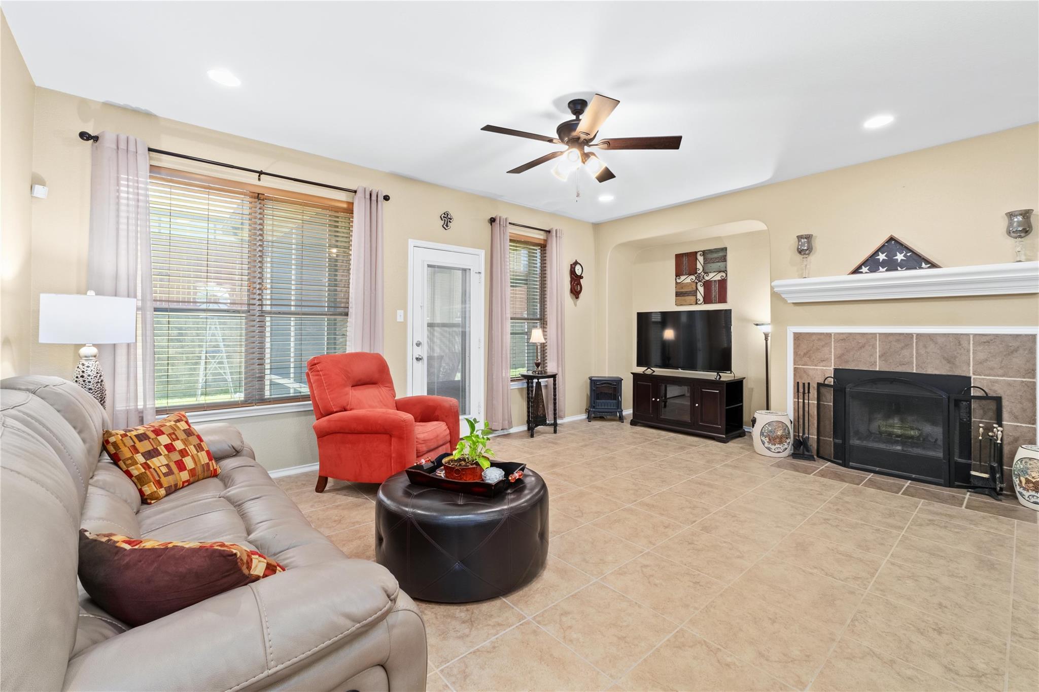 600 Gina Dr, Kyle, TX 78640