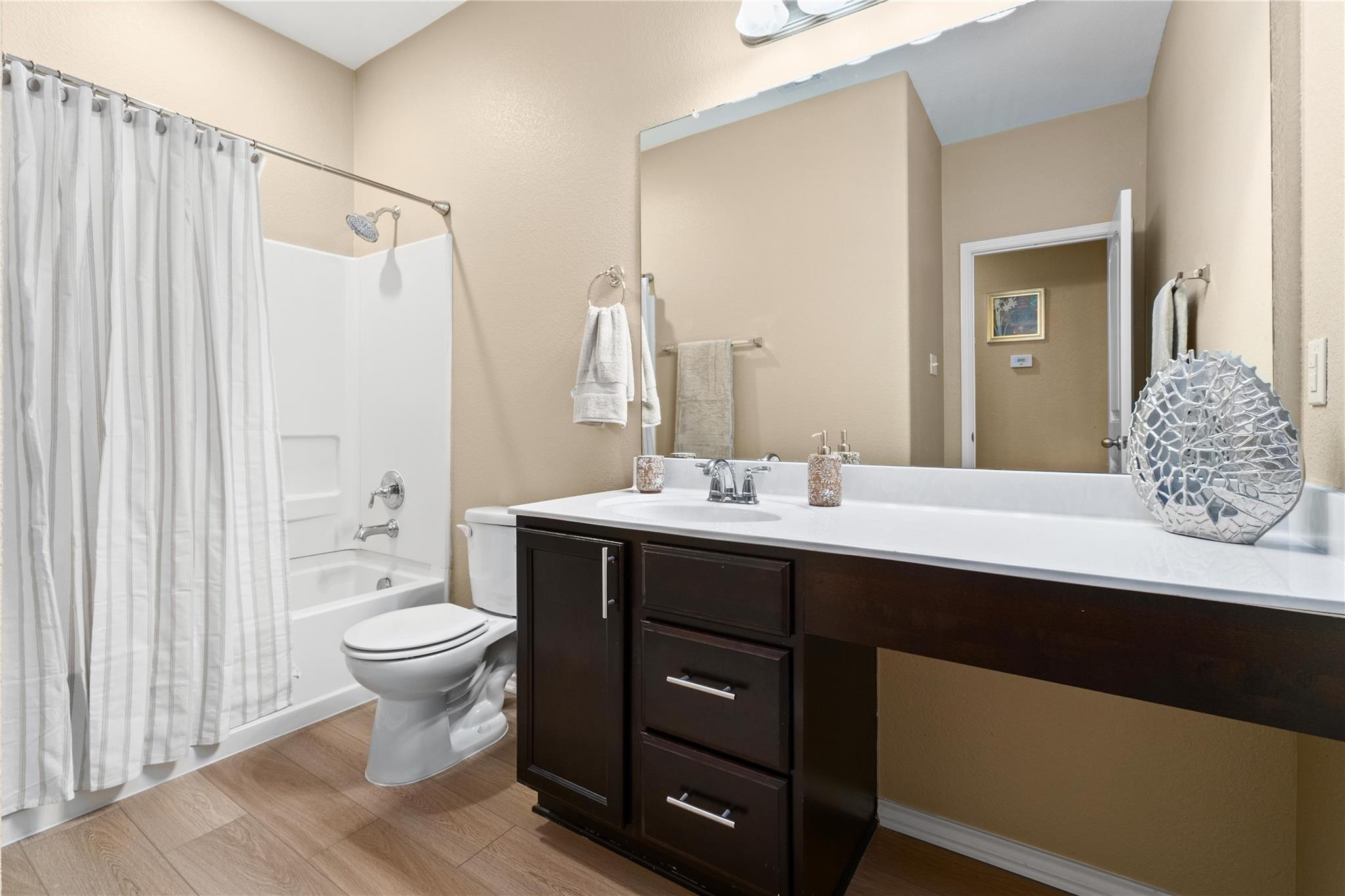 600 Gina Dr, Kyle, TX 78640